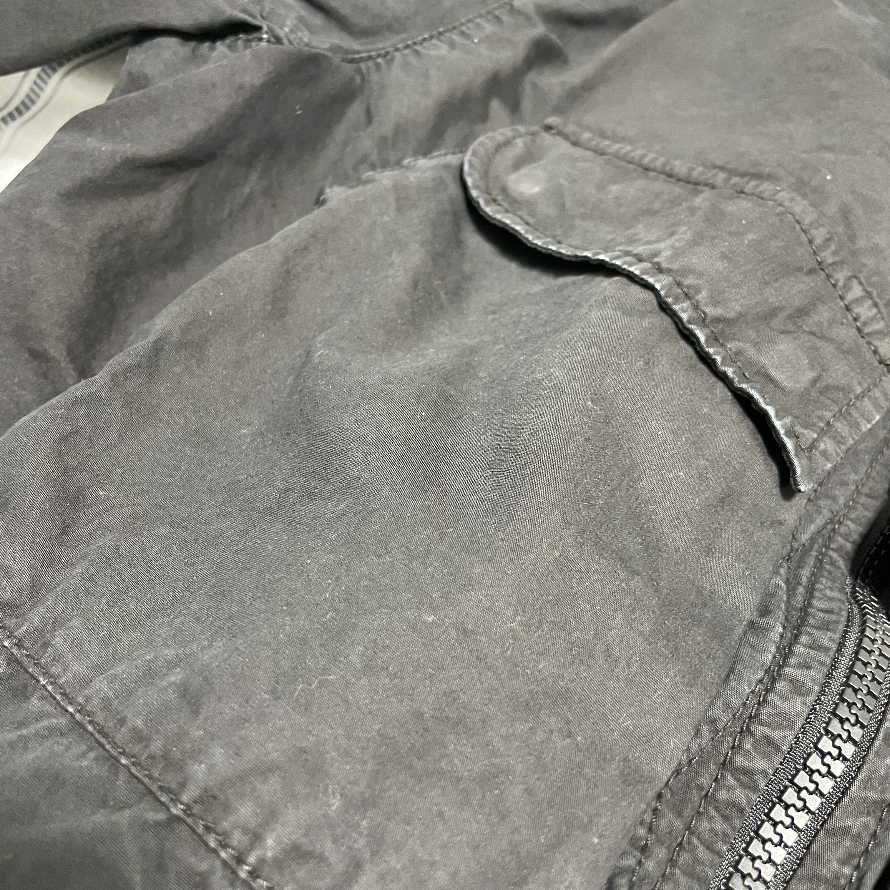 Stone Island 101WN Brushed Cotton Canvas T.CO+OLD Overshirt Black - 22FW 착용 스타일 - 4