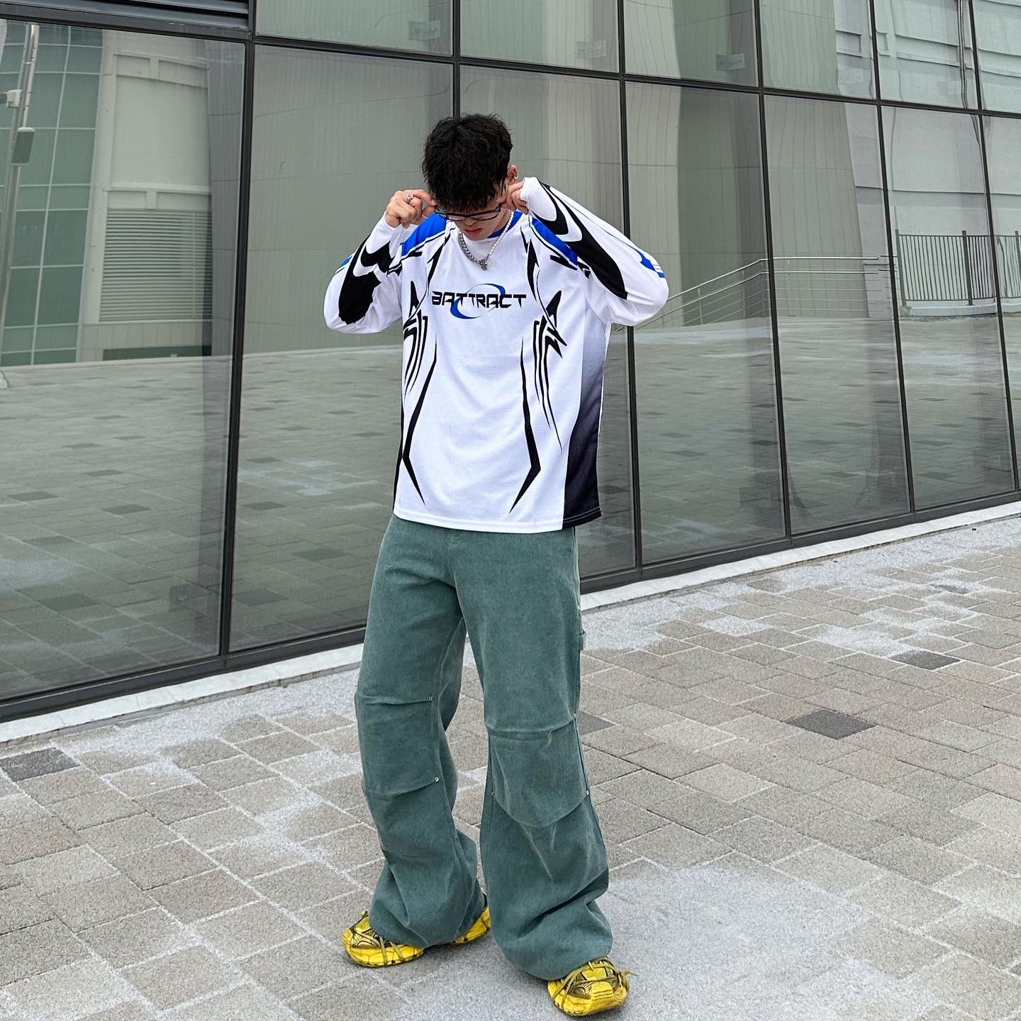 Balenciaga 3XL Sneakers Yellow Black 착용 스타일 - 1