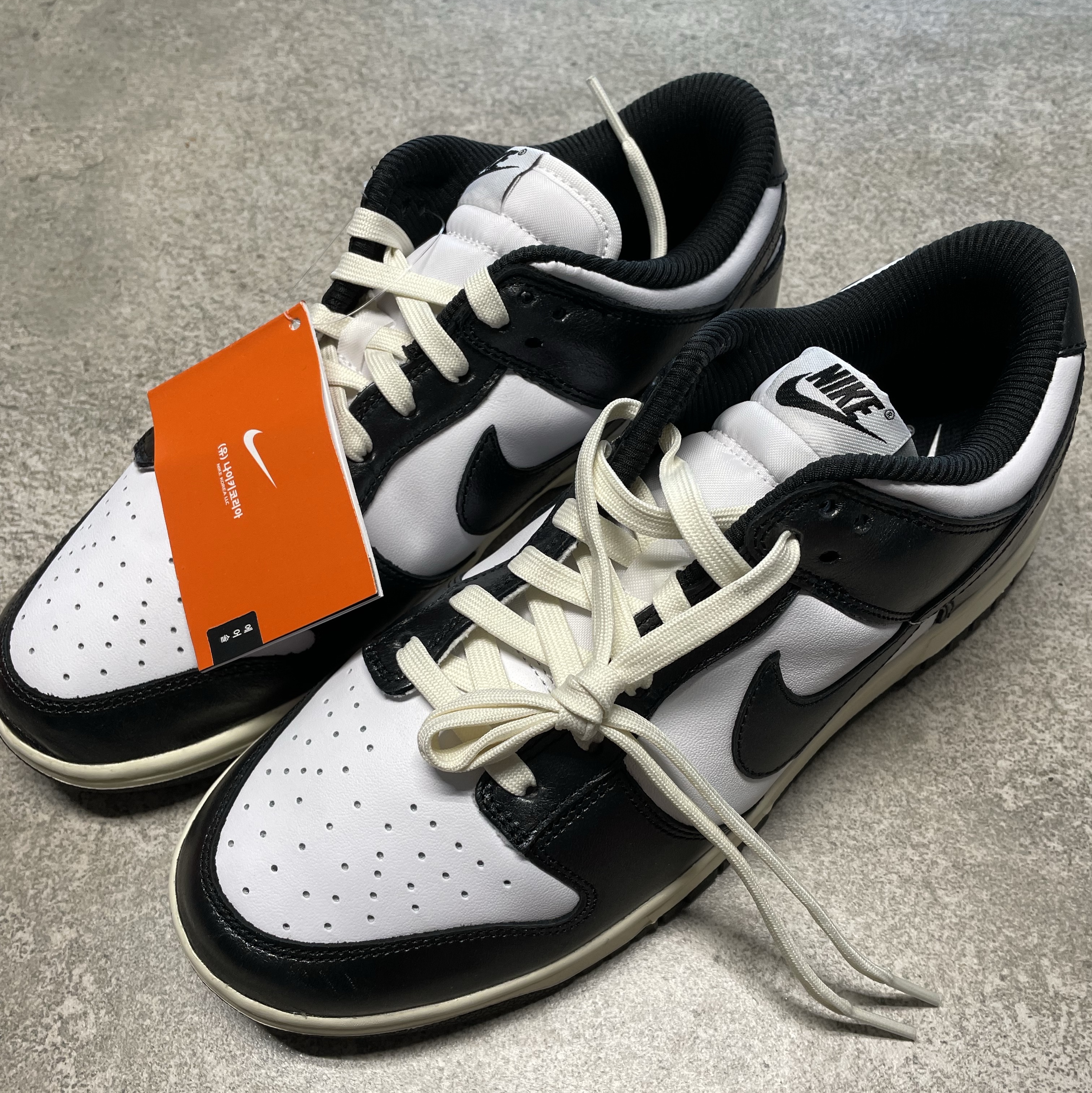 (W) Nike Dunk Low Vintage Black and White 착용 스타일