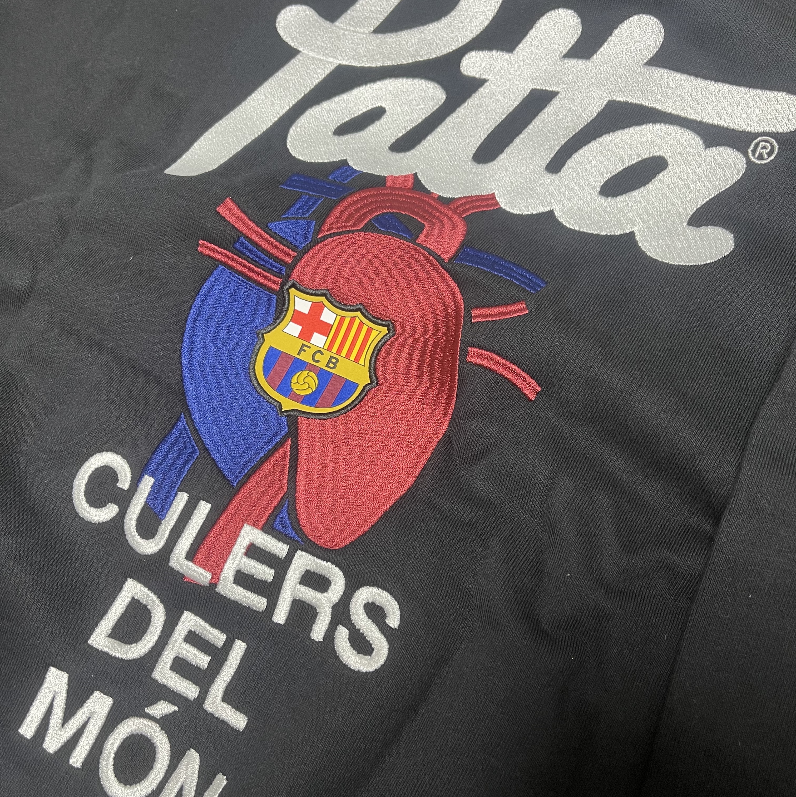 Nike x Patta x FC Barcelona Solo Swoosh Hoodie Culers del Món (FD4147-010) 착용 스타일