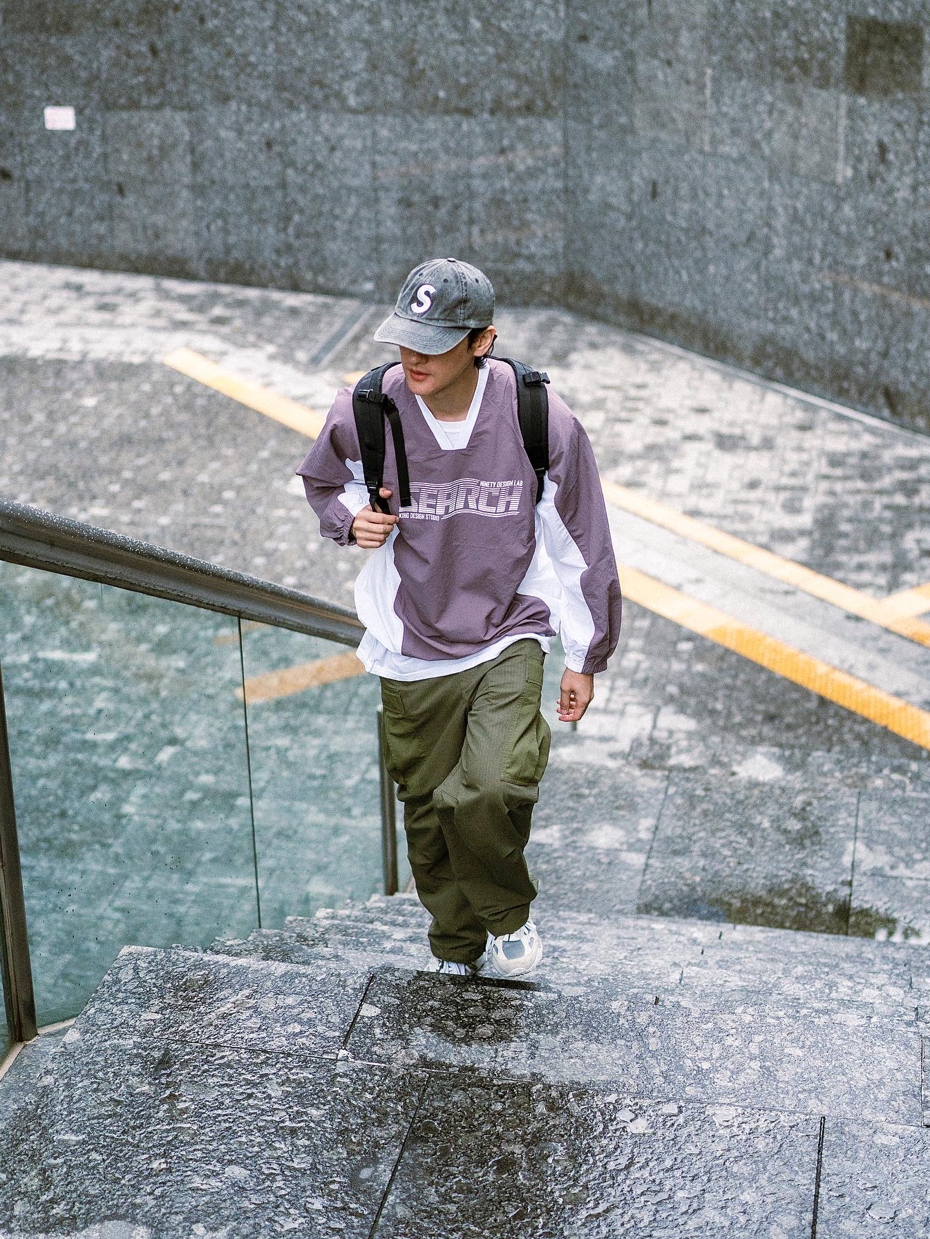 Supreme Pigment Print S Logo 6-Panel Black - 20SS, New Balance 992 Made in USA White Silver 착용 스타일 - 3