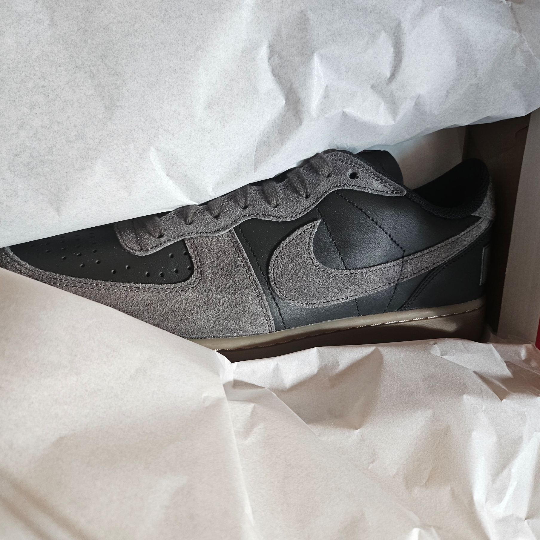 Nike Terminator Low Black Medium Ash 착용 스타일