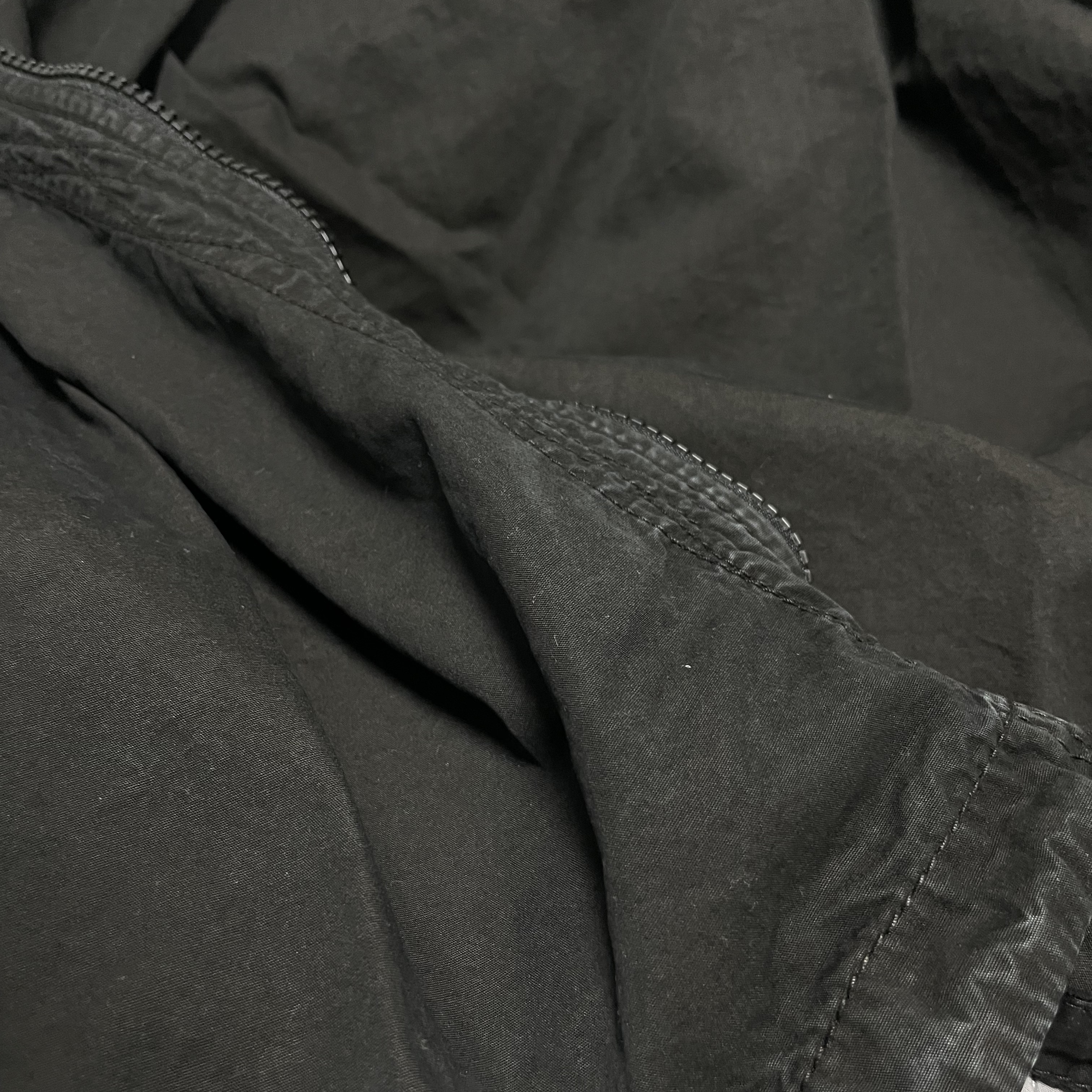 Stone Island 101WN Brushed Cotton Canvas T.CO+OLD Overshirt Black - 22FW 착용 스타일 - 5