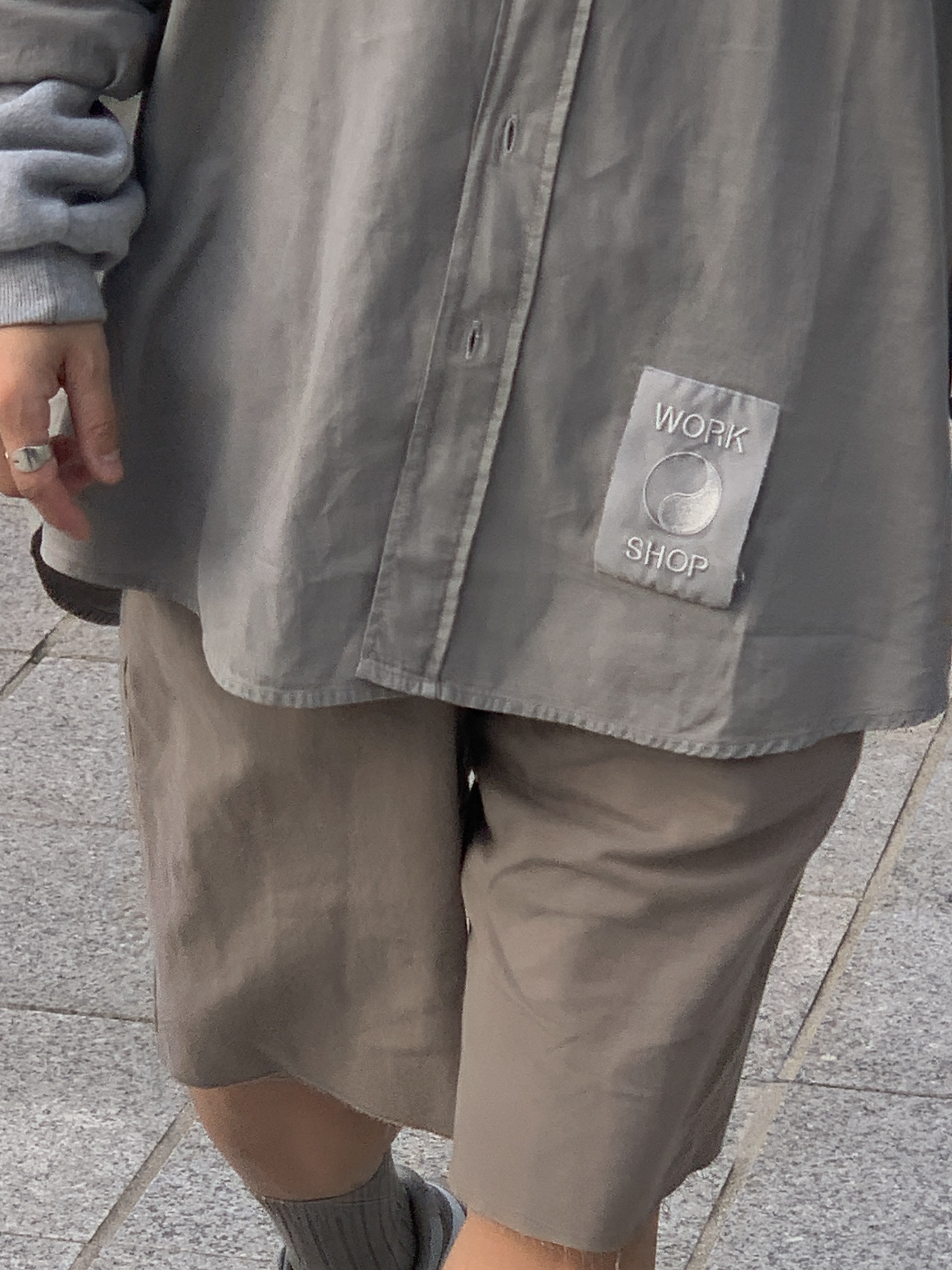 Our Legacy Work Shop Shirt Nero, New Balance x WTAPS 990v6 Made in USA Moon Mist Mirage Gray 착용 스타일 - 4