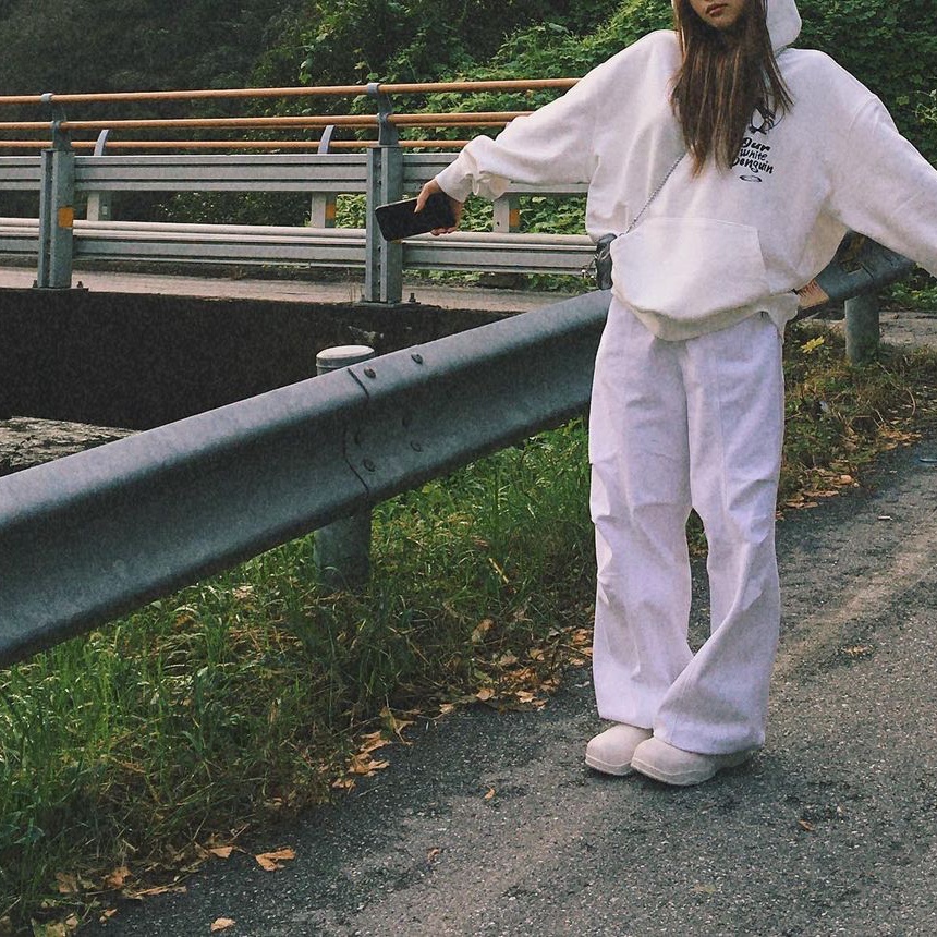 Opening Project Our White Penguin Hoodie Off White, Opening Project Our White Penguin Hoodie Black 착용 스타일 - 3