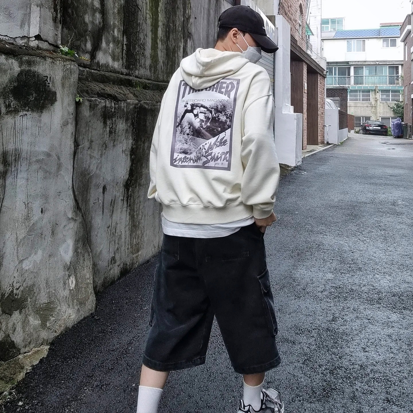 Balenciaga 3XL Sneakers Grey White Red 착용 스타일