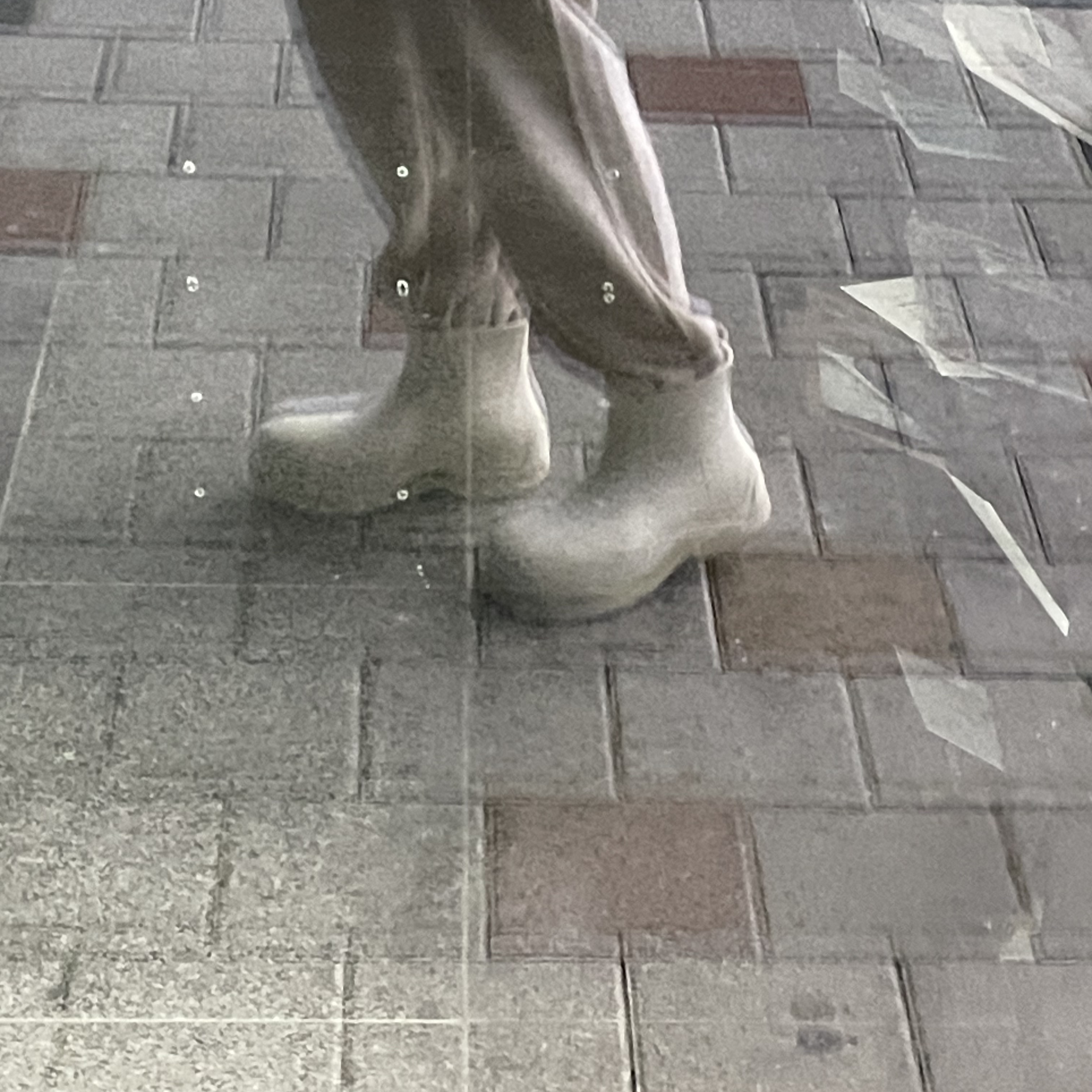 Bottega Veneta Puddle Ankle Boots Sea Salt 착용 스타일 - 2
