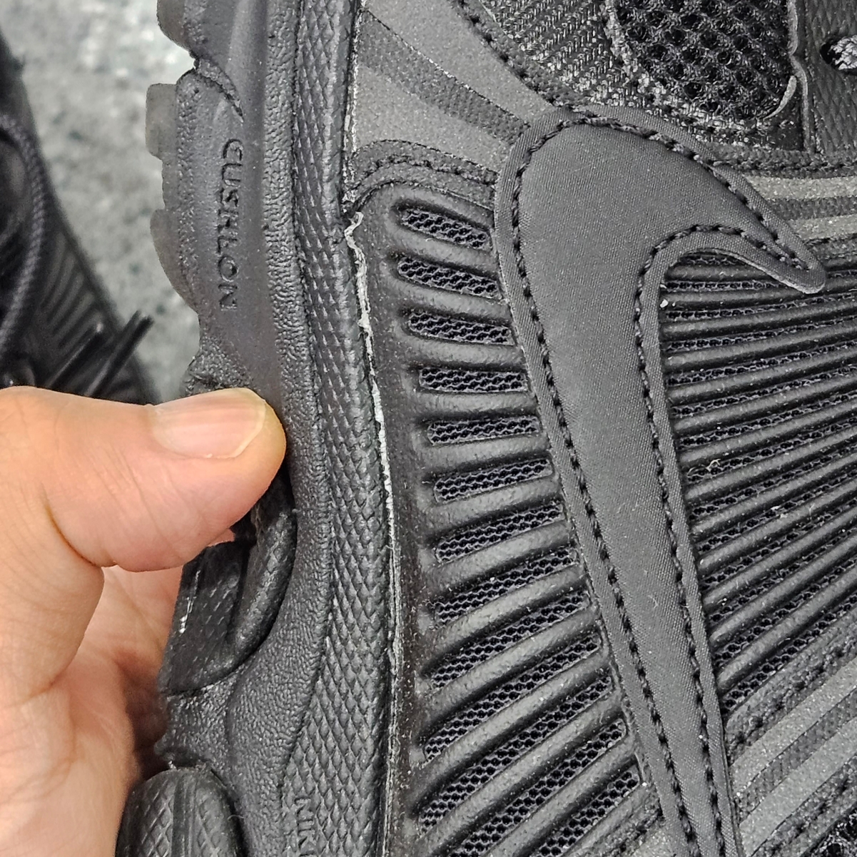 Nike Zoom Vomero 5 SP Black 착용 스타일 - 2
