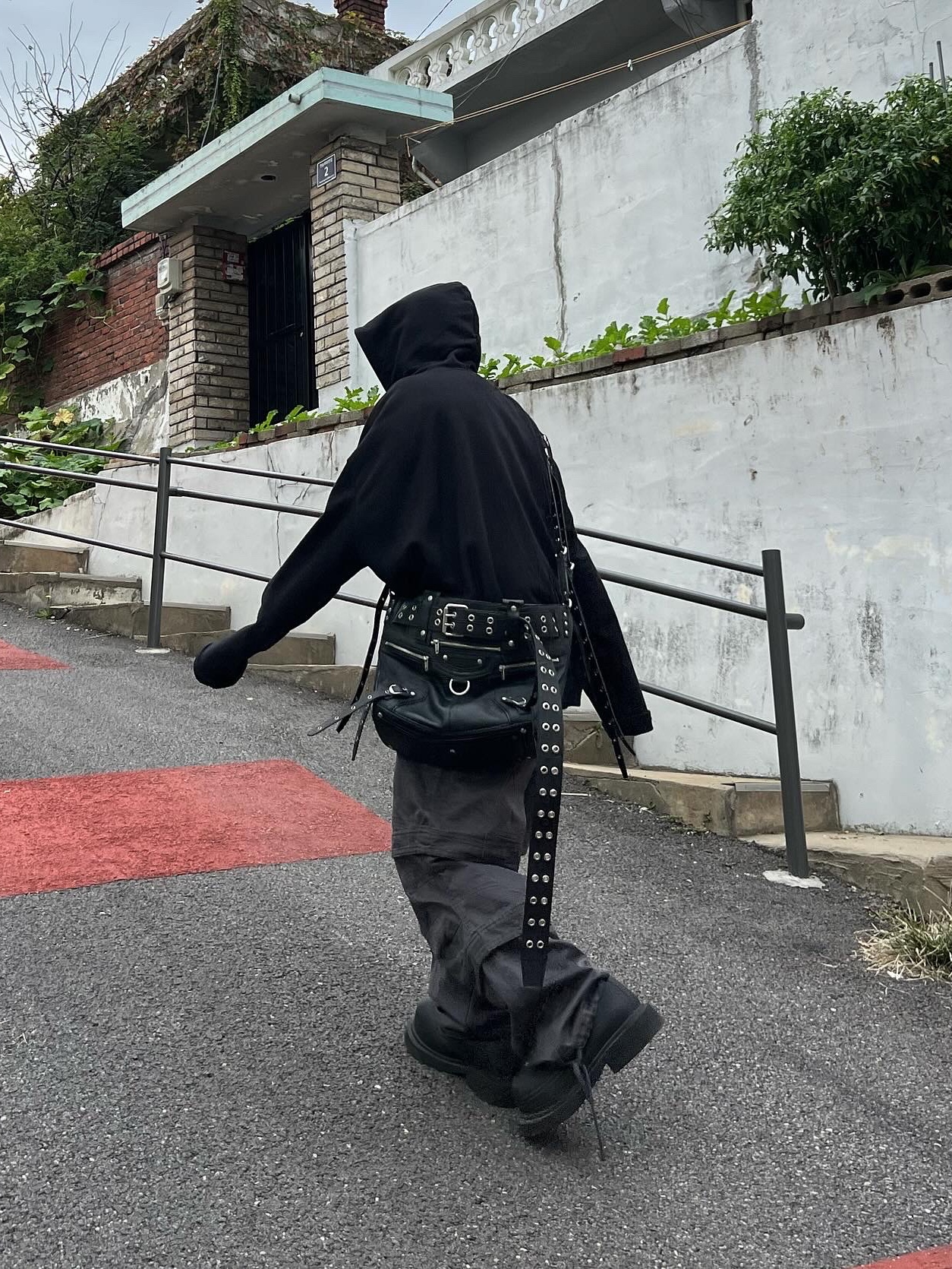 Farfromwhat Far Layered Work Pants Charcoal, Balenciaga Steroid Derby Black 착용 스타일 - 2