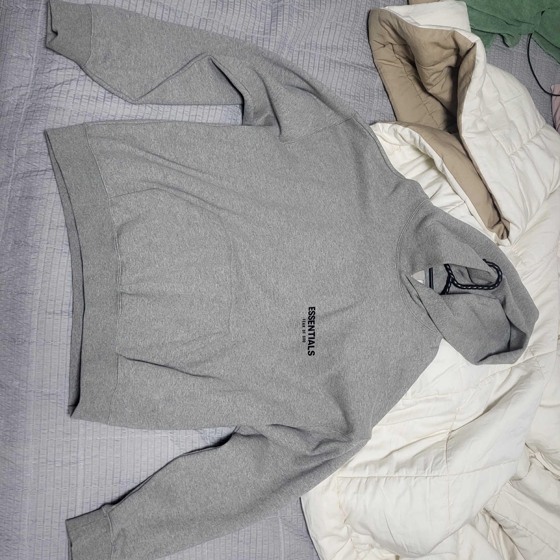 Essentials The Core Collection Hoodie Dark Oatmeal 착용 스타일