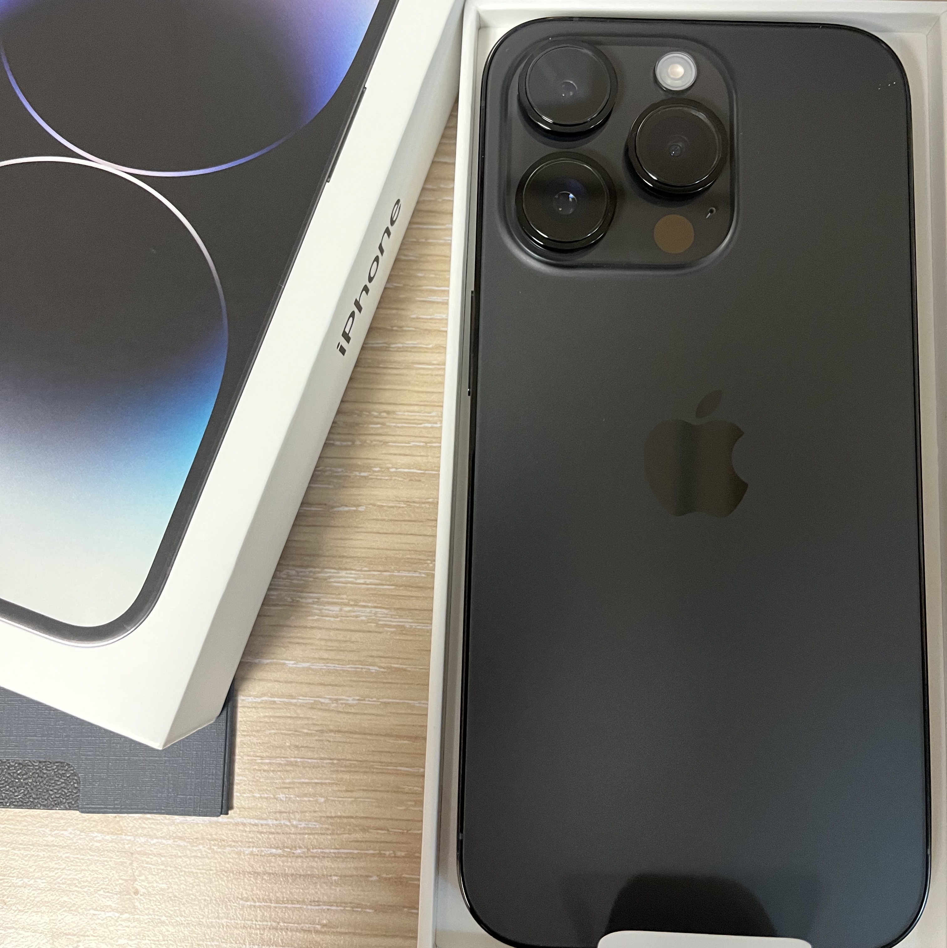 Apple iPhone 14 Pro 128GB Space Black (Korean Ver.) 착용 스타일 - 2