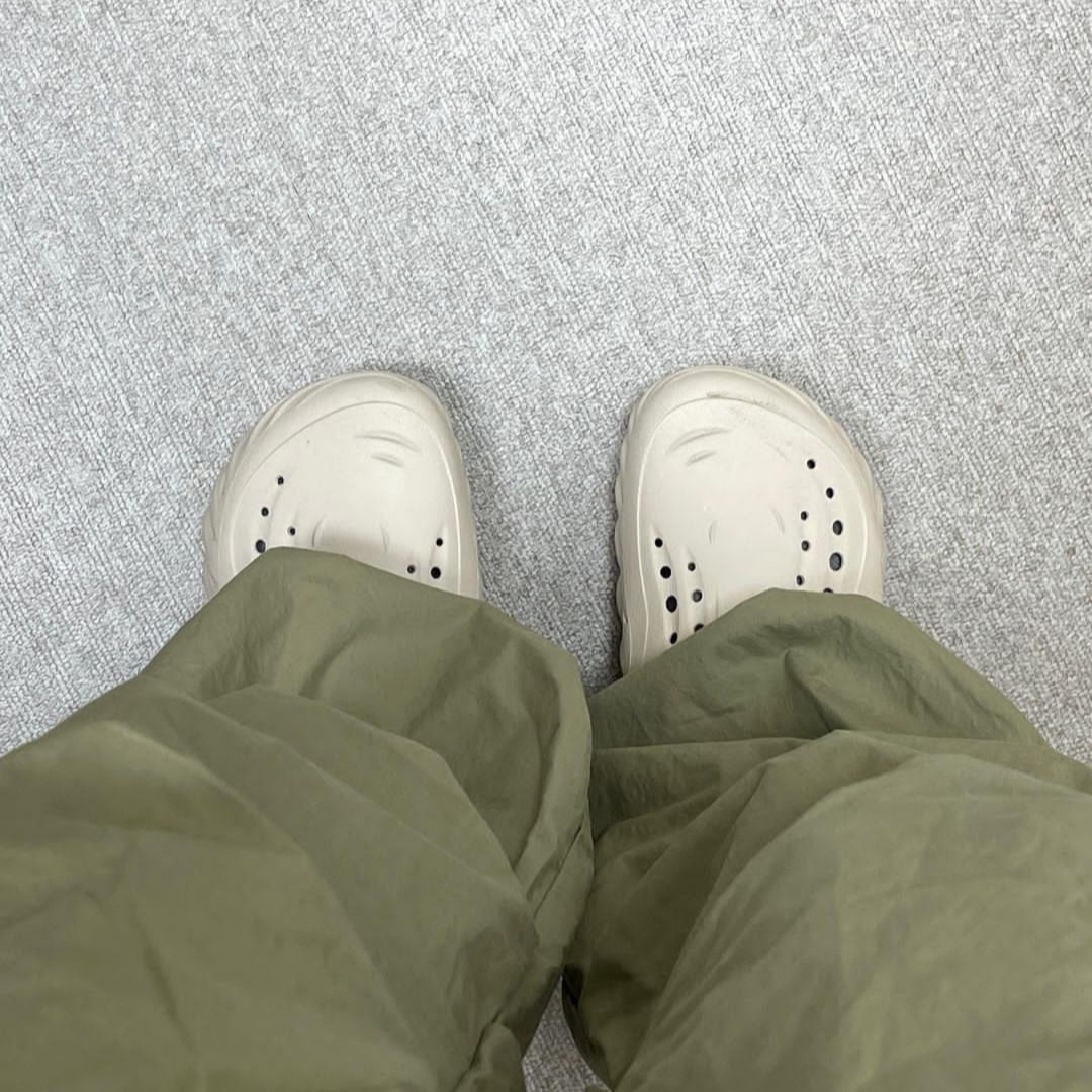 Crocs Echo Clog Stucco 착용 스타일
