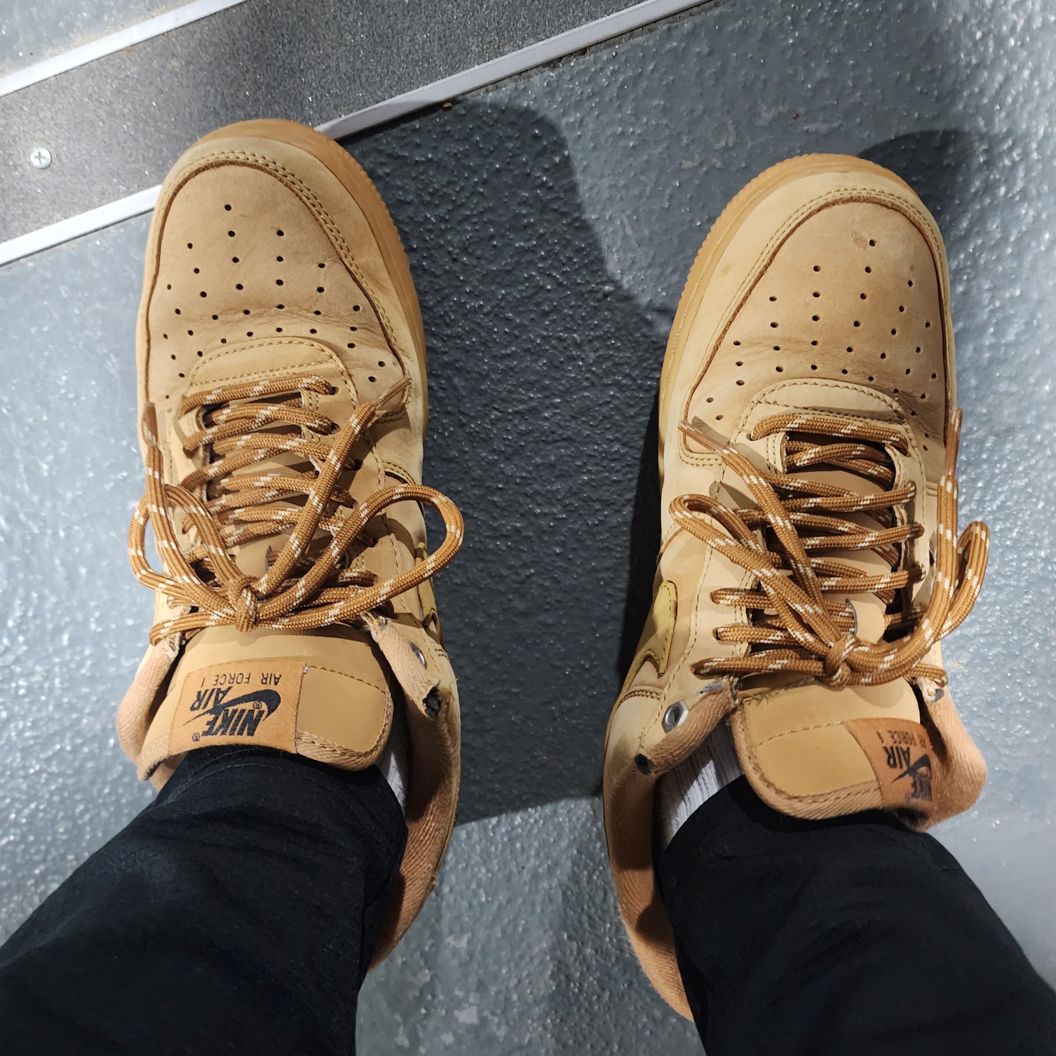 Nike Air Force 1 '07 WB Flax 착용 스타일