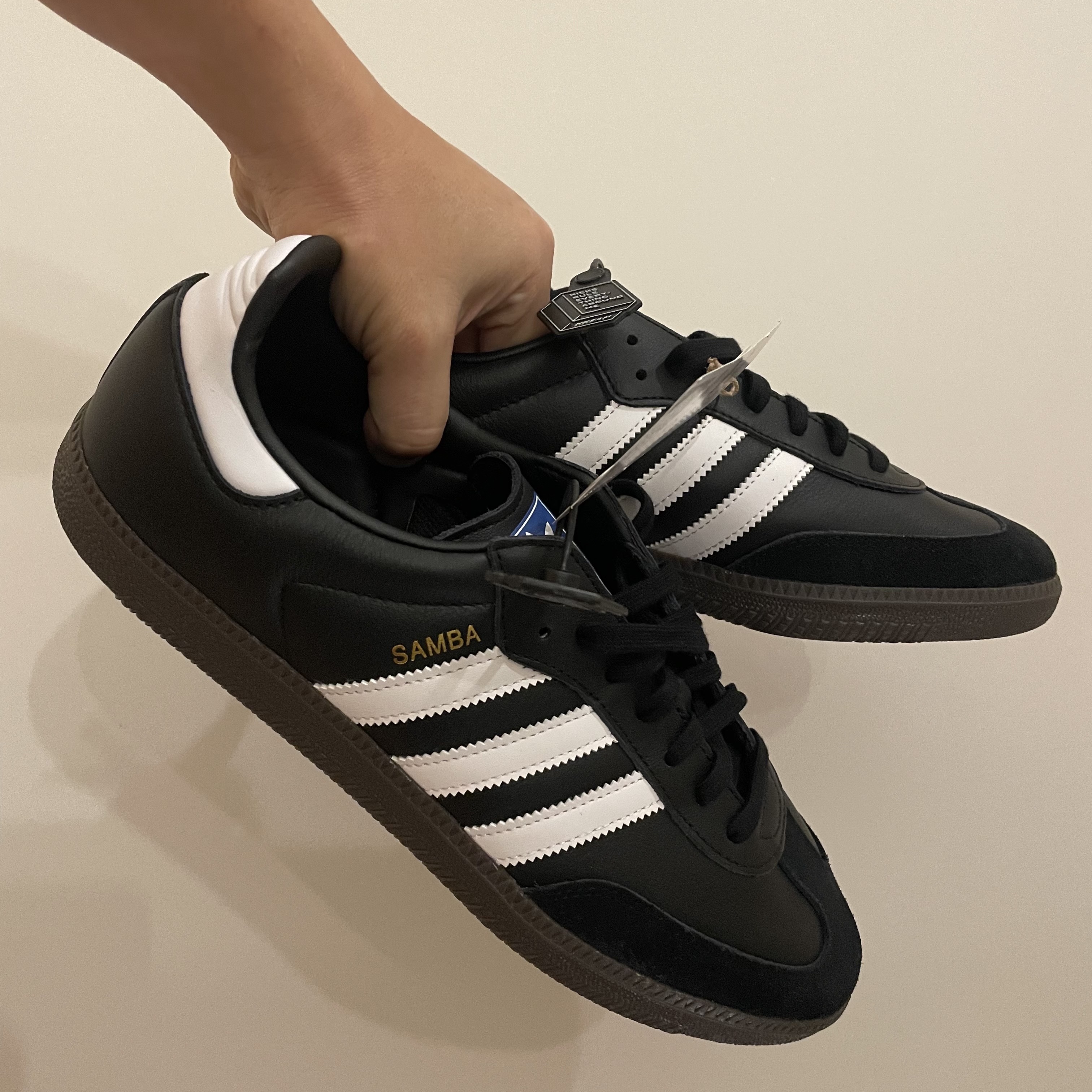 Adidas Samba OG Black White Gum 착용 스타일