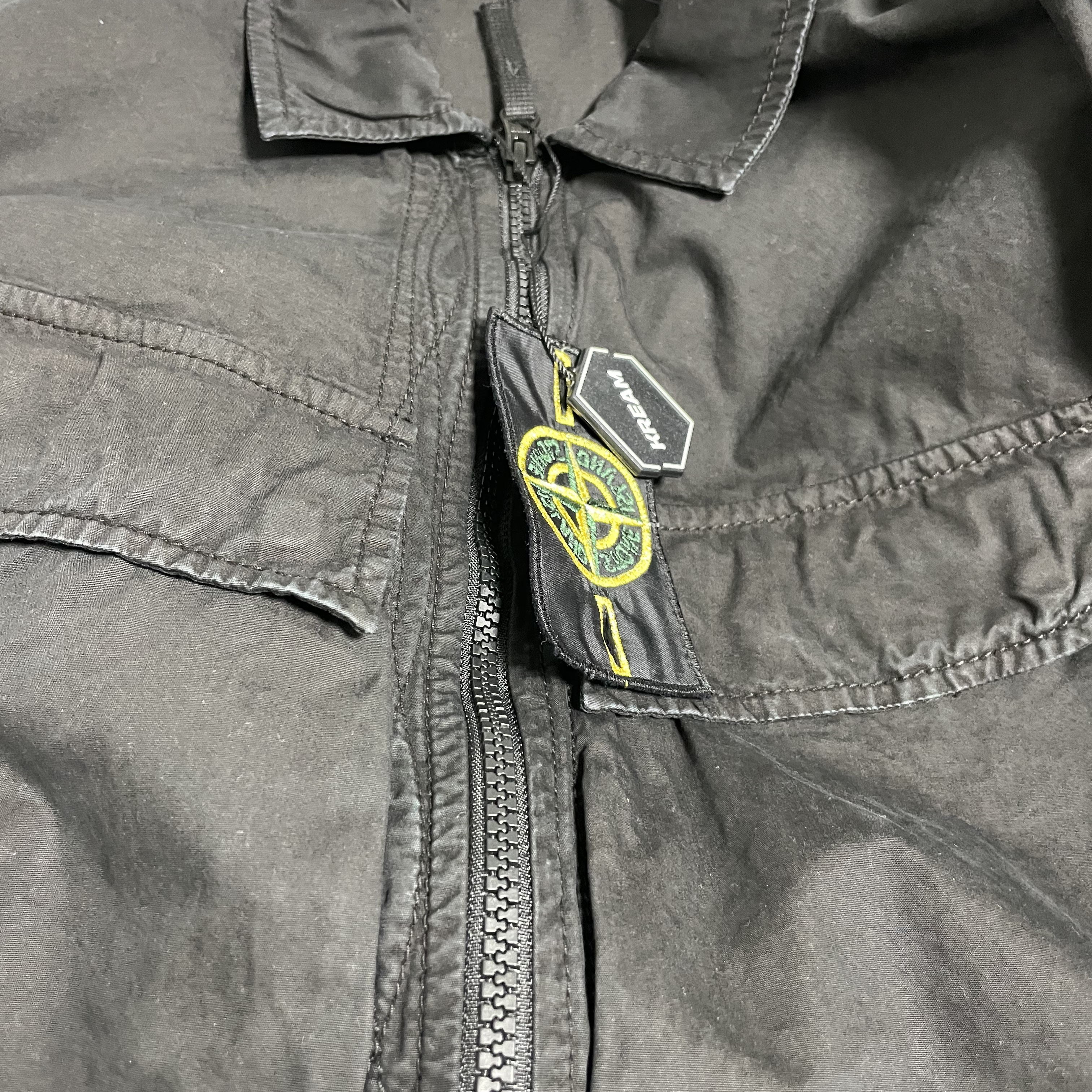 Stone Island 101WN Brushed Cotton Canvas T.CO+OLD Overshirt Black - 22FW 착용 스타일 - 2