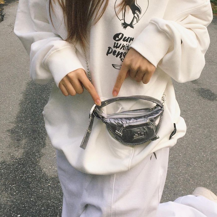 Opening Project Our White Penguin Hoodie Off White, Opening Project Our White Penguin Hoodie Black 착용 스타일 - 2