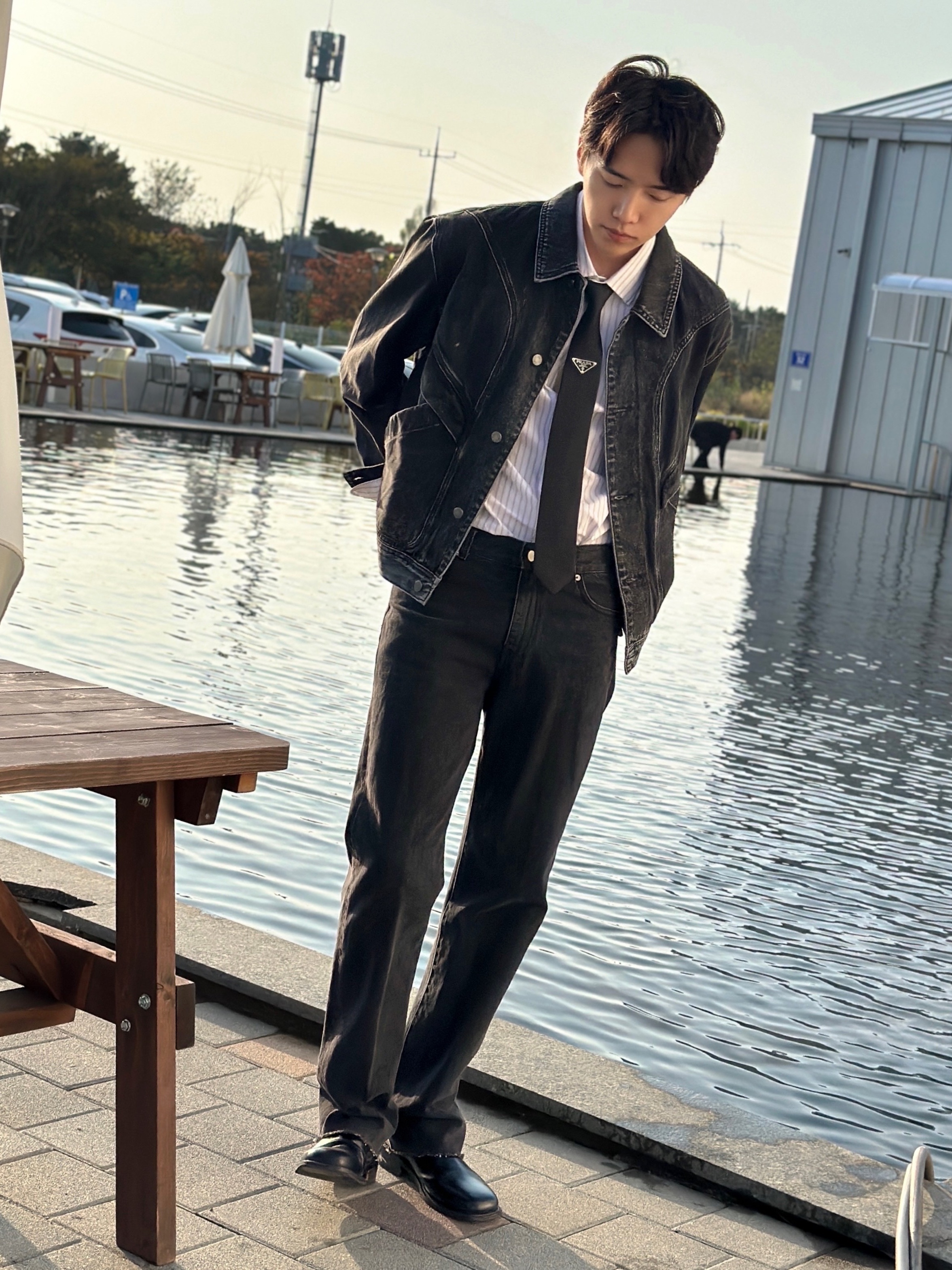 Prada Re-Nylon Gabardine Tie Black 착용 스타일 - 3