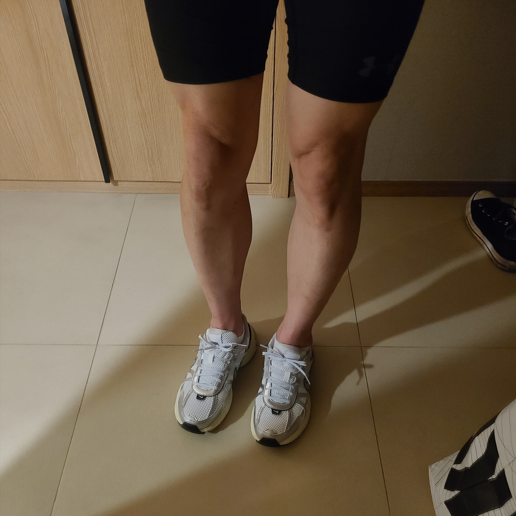 Nike V2K Run Summit White Metallic Silver 착용 스타일
