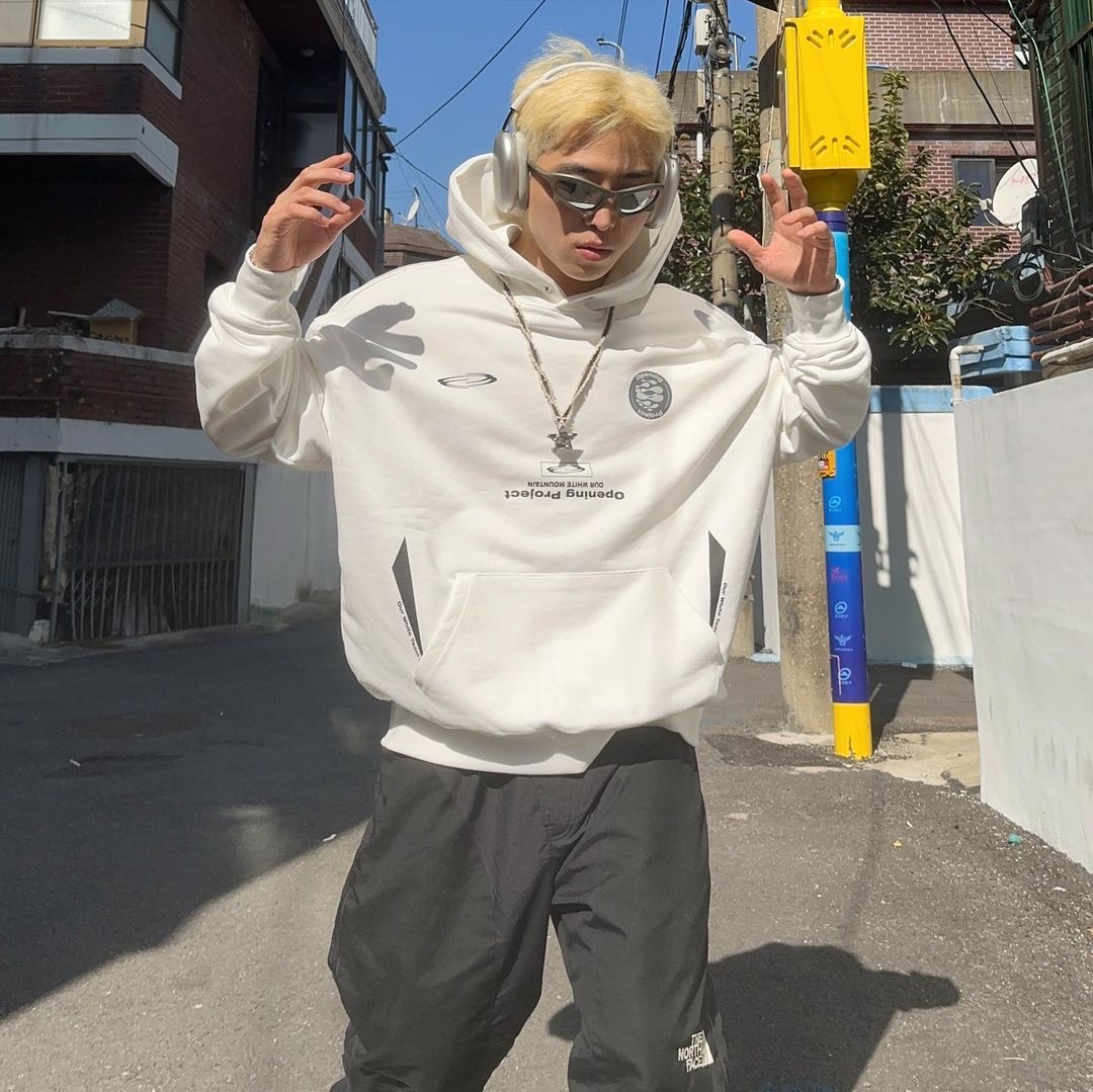 Opening Project Team Play Hoodie White 착용 스타일 - 4