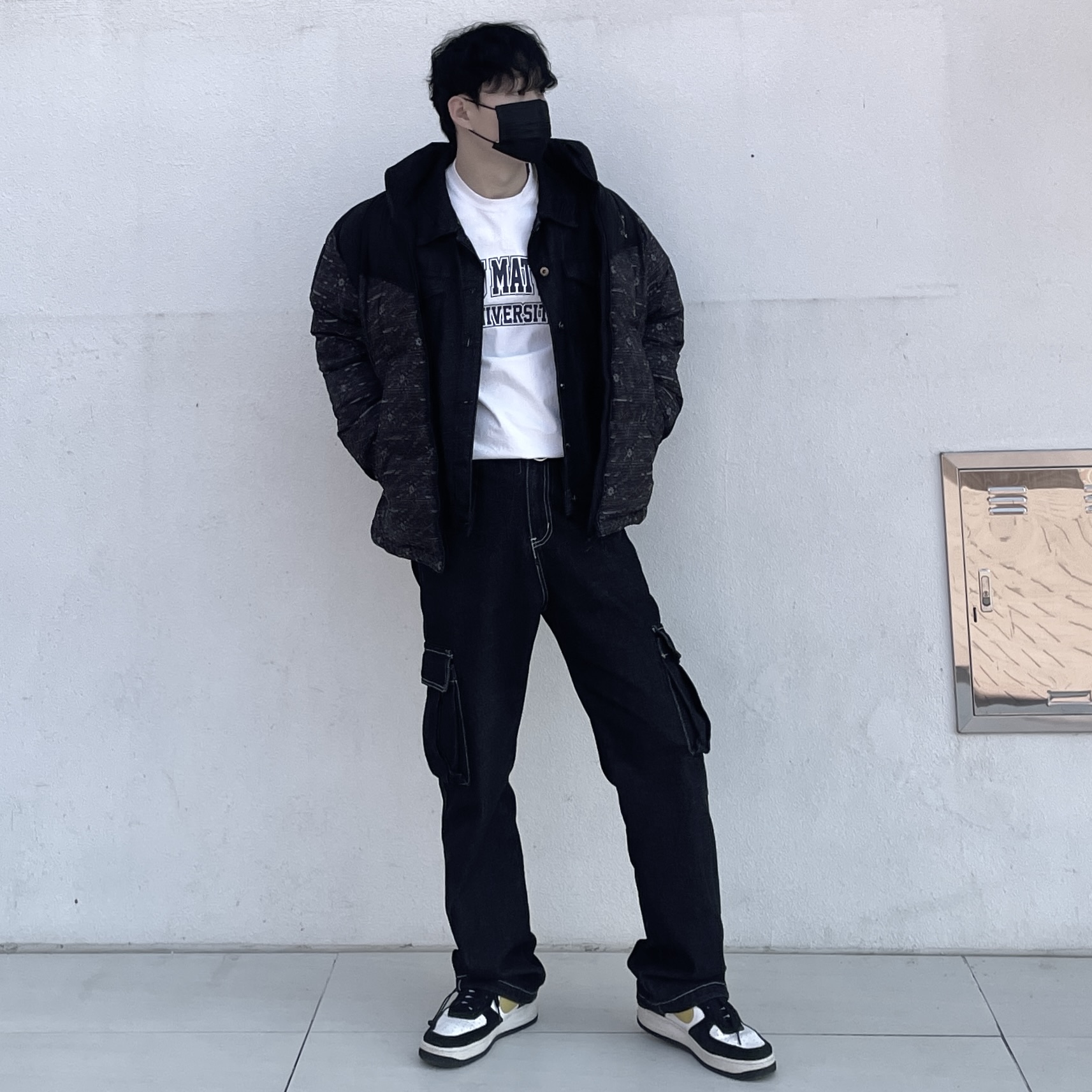 Nike Air Force 1 '07 LV8 Athletic Club Black Dark Sulfur 착용 스타일 - 4