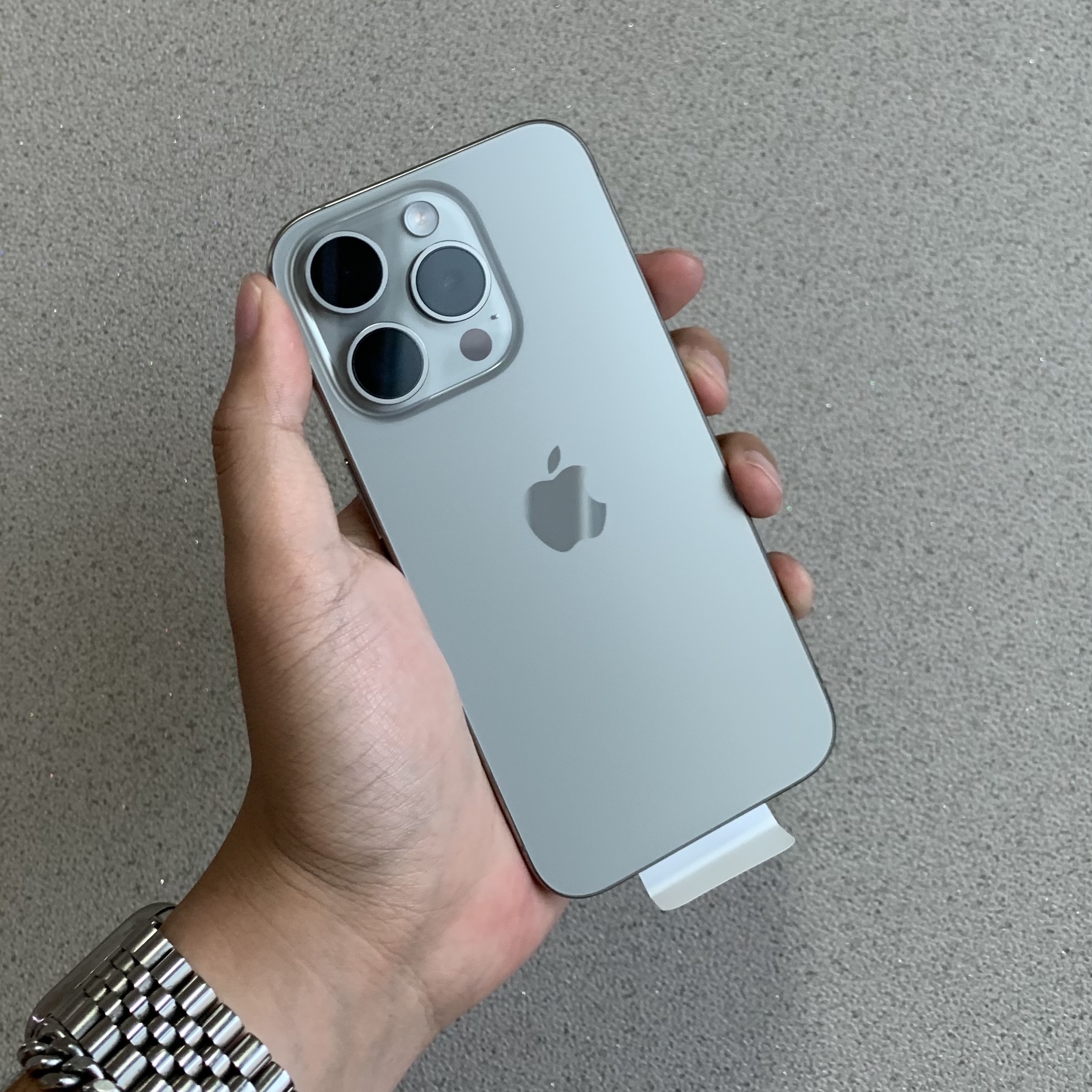 Apple iPhone 15 Pro 512GB Natural Titanium (Korean Ver.) 착용 스타일