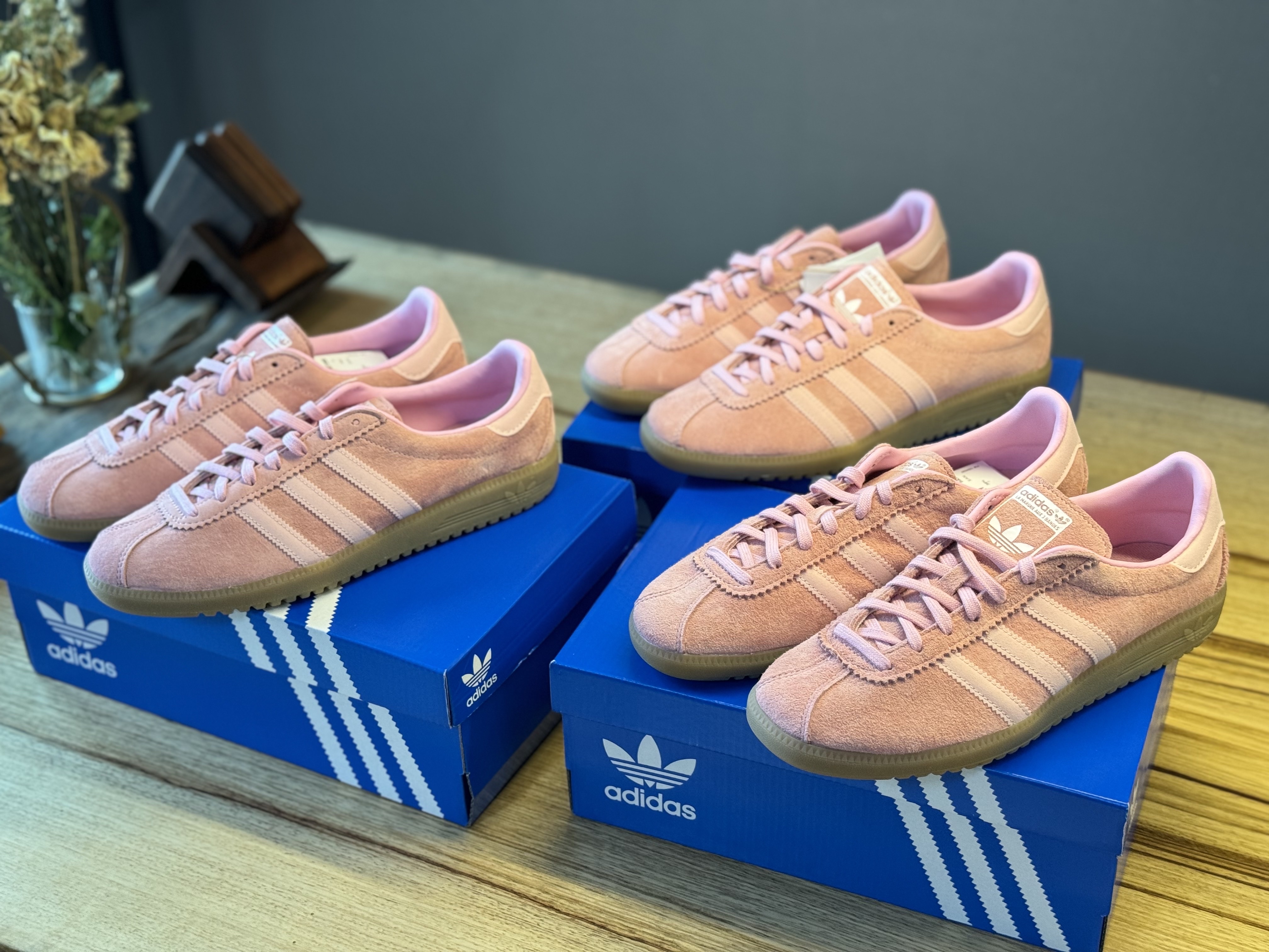 Adidas Bermuda Glow Pink 착용 스타일 - 2