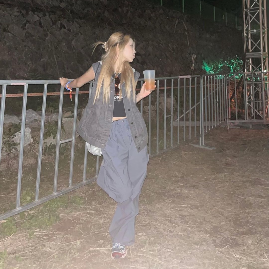 Art of Field Egg Pocket Parachute Pants Dusty Blue, Art of Field Egg Pocket Parachute Pants Light Green 착용 스타일 - 1