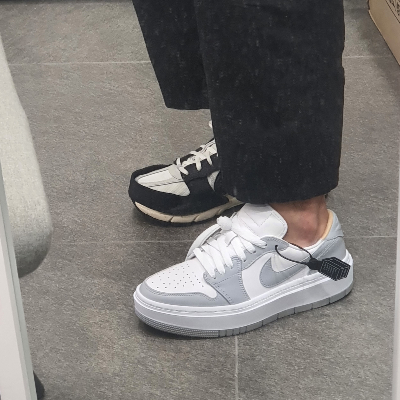 (W) Jordan 1 Elevate Low White and Wolf Grey, (W) Nike Zoom Vomero 5 Wolf Grey and Black 착용 스타일