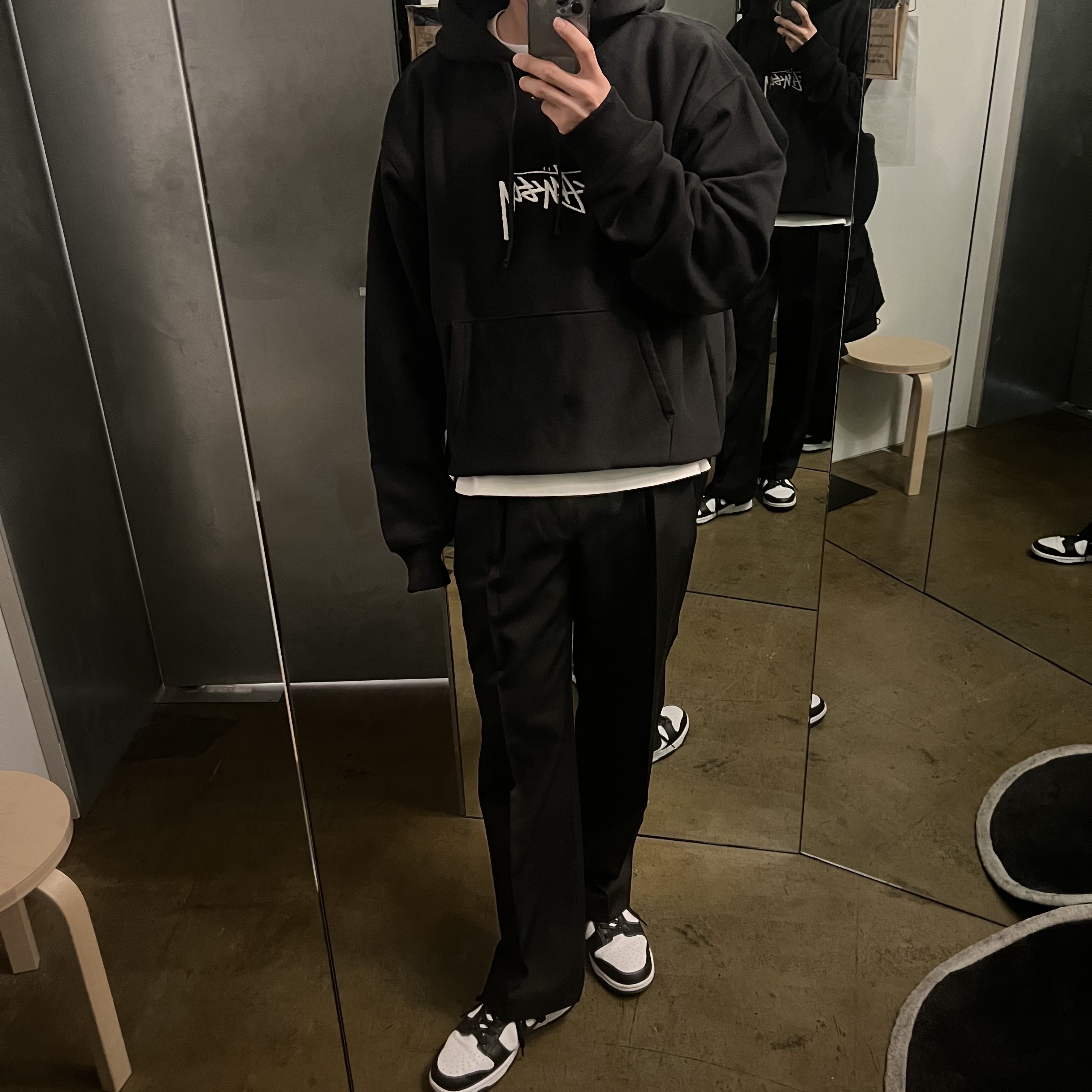 Stussy Stock Logo Applique Hoodie Black 착용 스타일