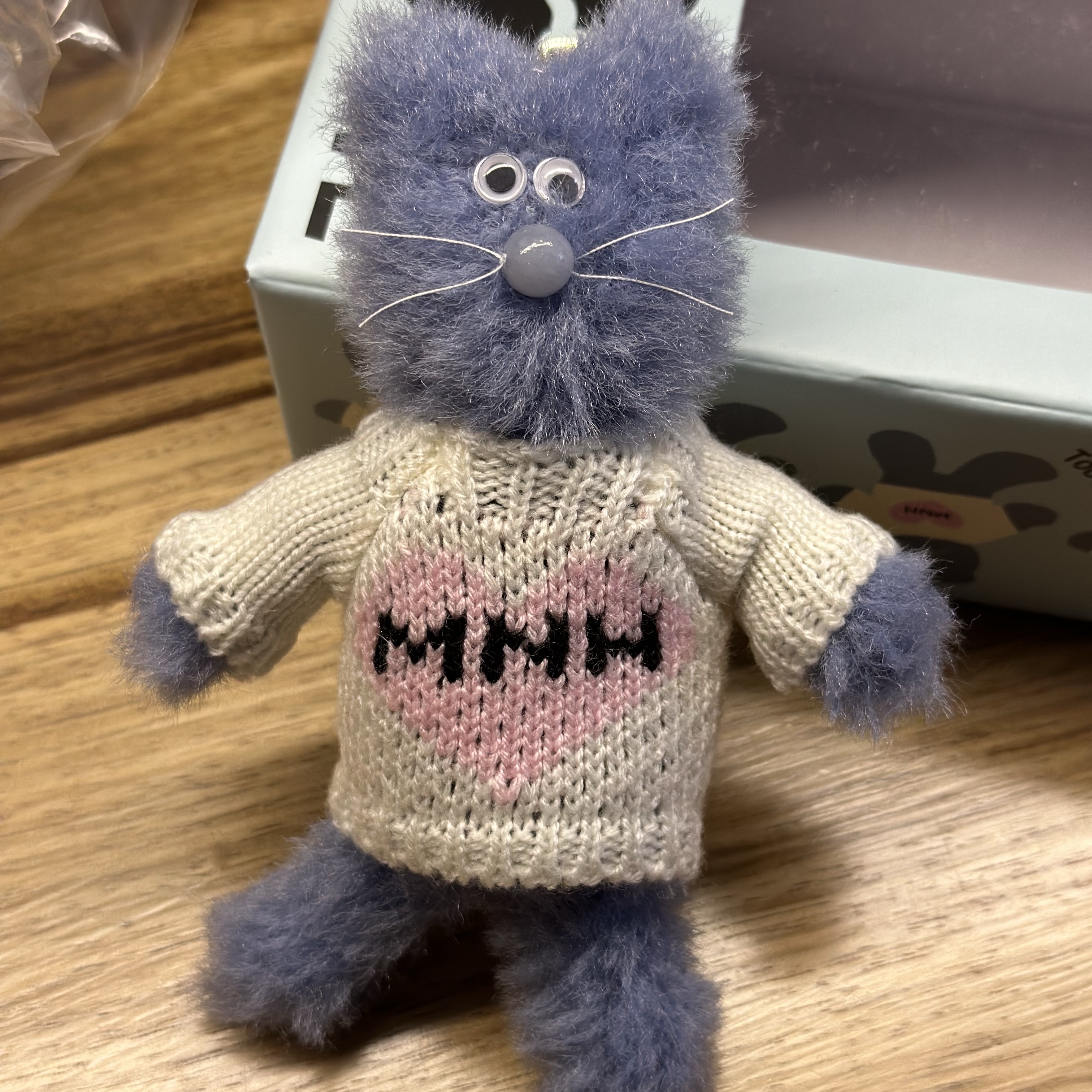 Monamhee Love Flexy Keyring Blue 착용 스타일
