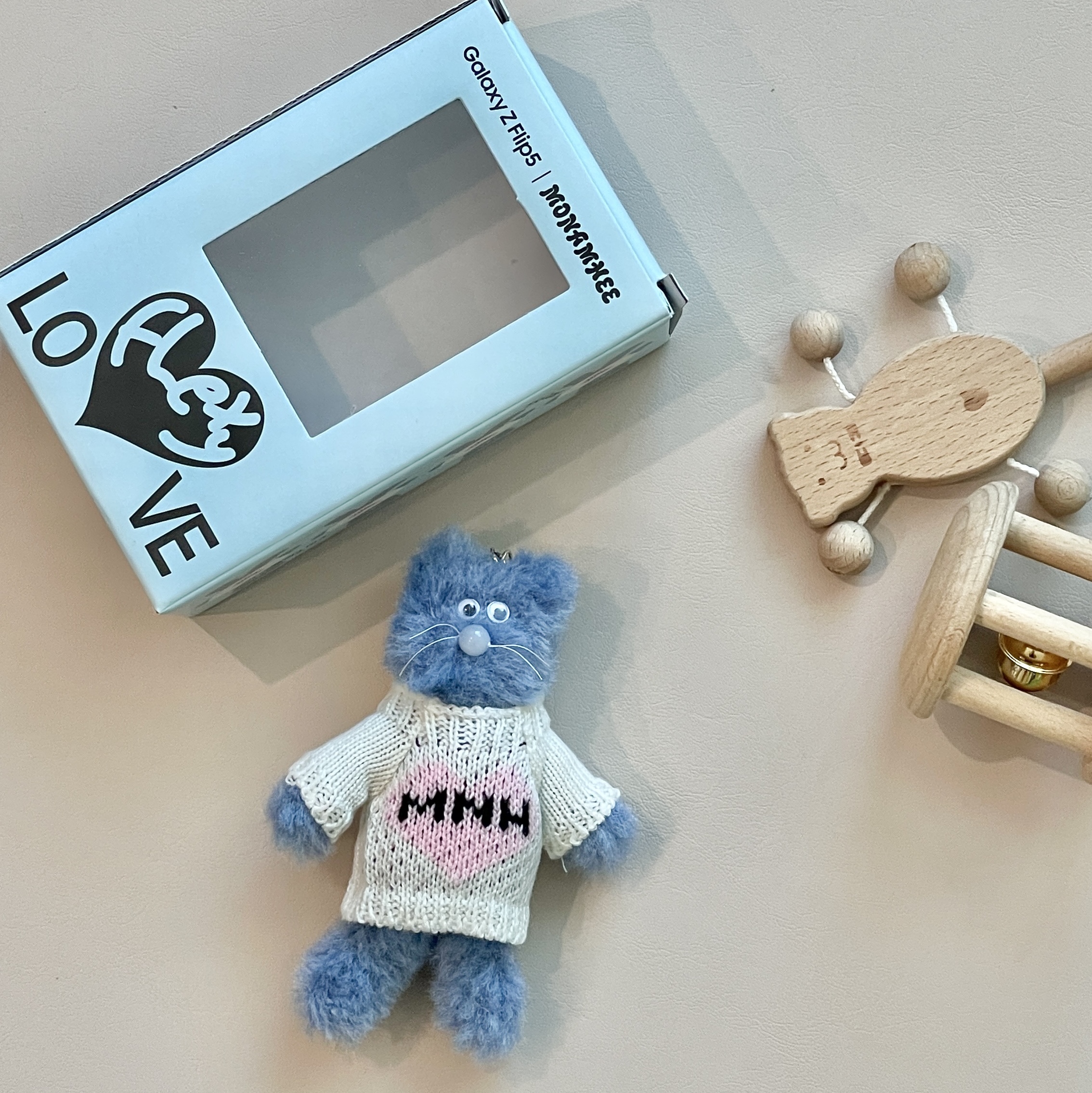 Monamhee Love Flexy Keyring Blue 착용 스타일 - 1