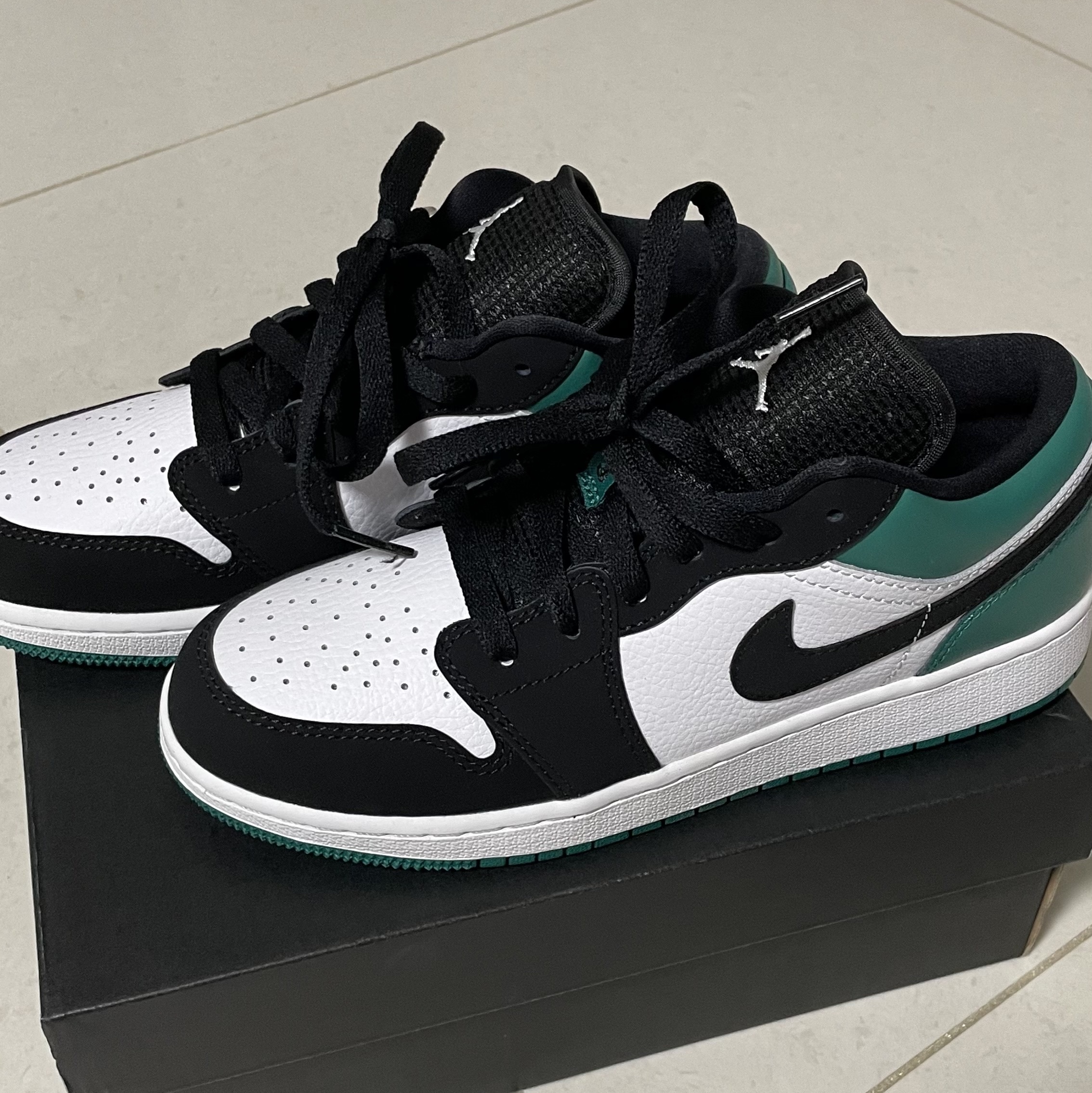 (GS) Jordan 1 Low Black Mystic Green 착용 스타일