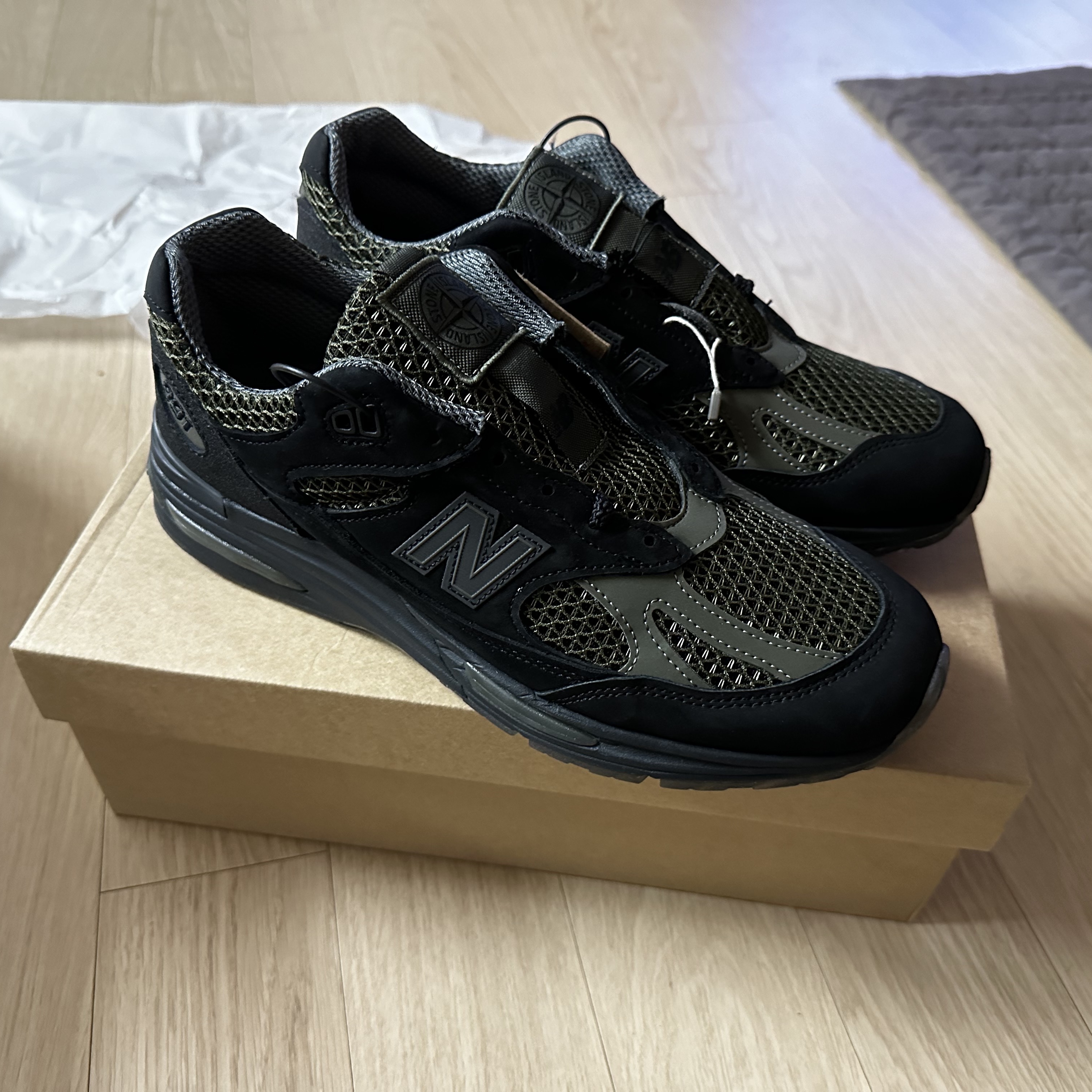 New Balance x Stone Island 991v2 Made in UK Black Olive Night 착용 스타일