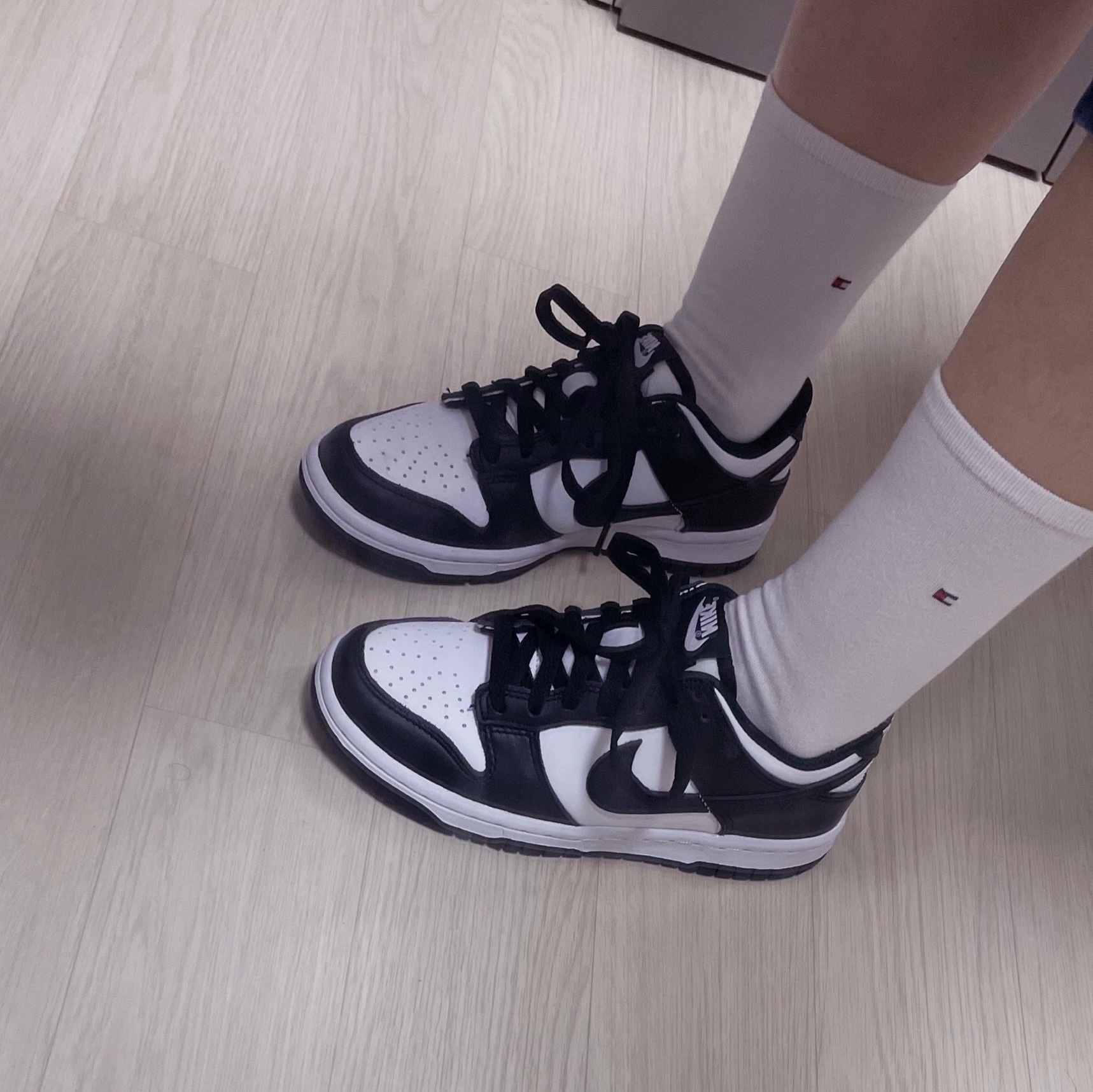 (GS) Nike Dunk Low Black 착용 스타일 - 2