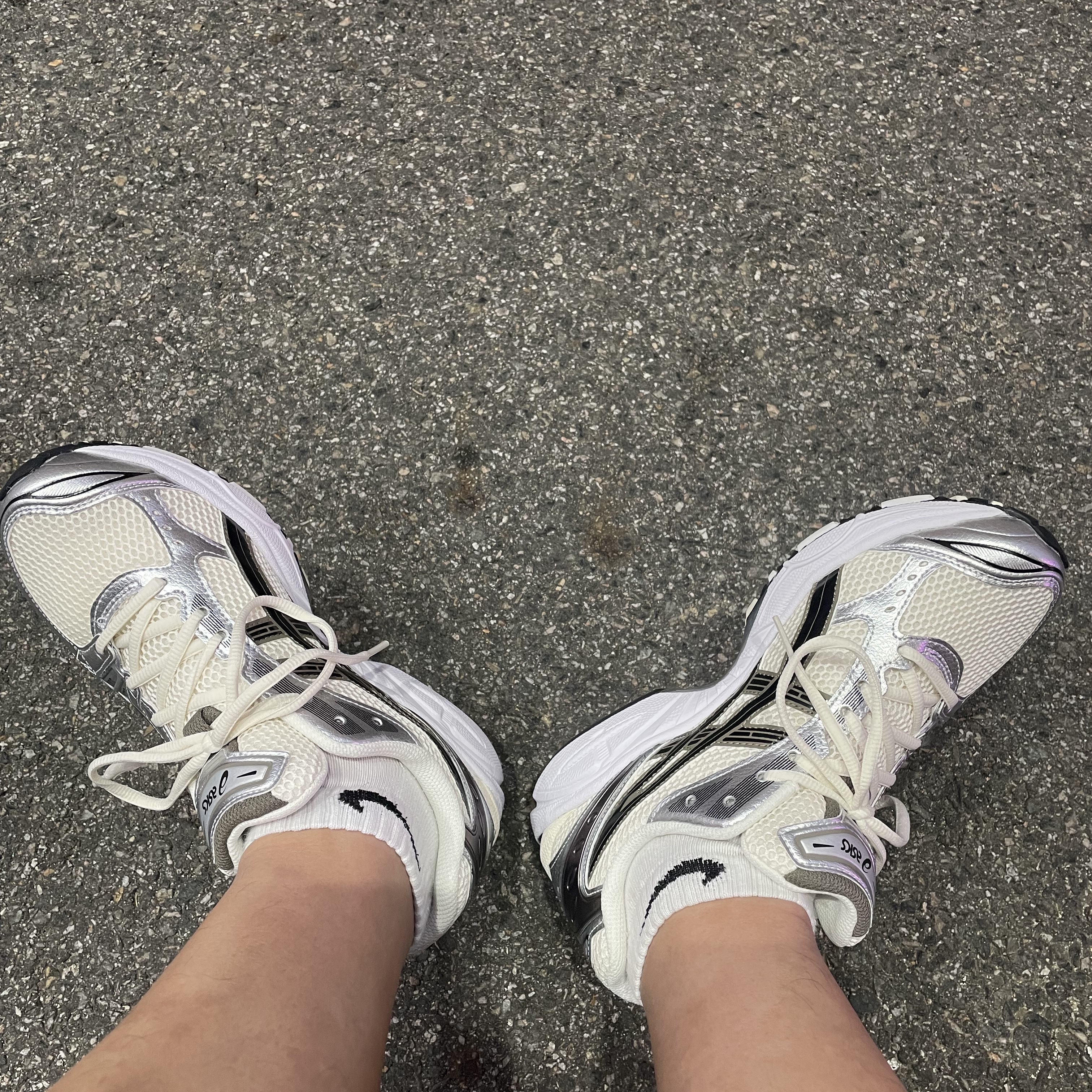 Asics Gel-Kayano 14 Cream Black 착용 스타일