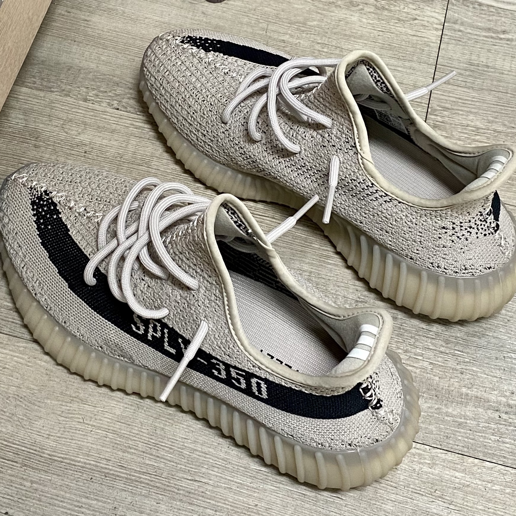 Adidas Yeezy Boost 350 V2 Slate Core Black 2022/2023 착용 스타일