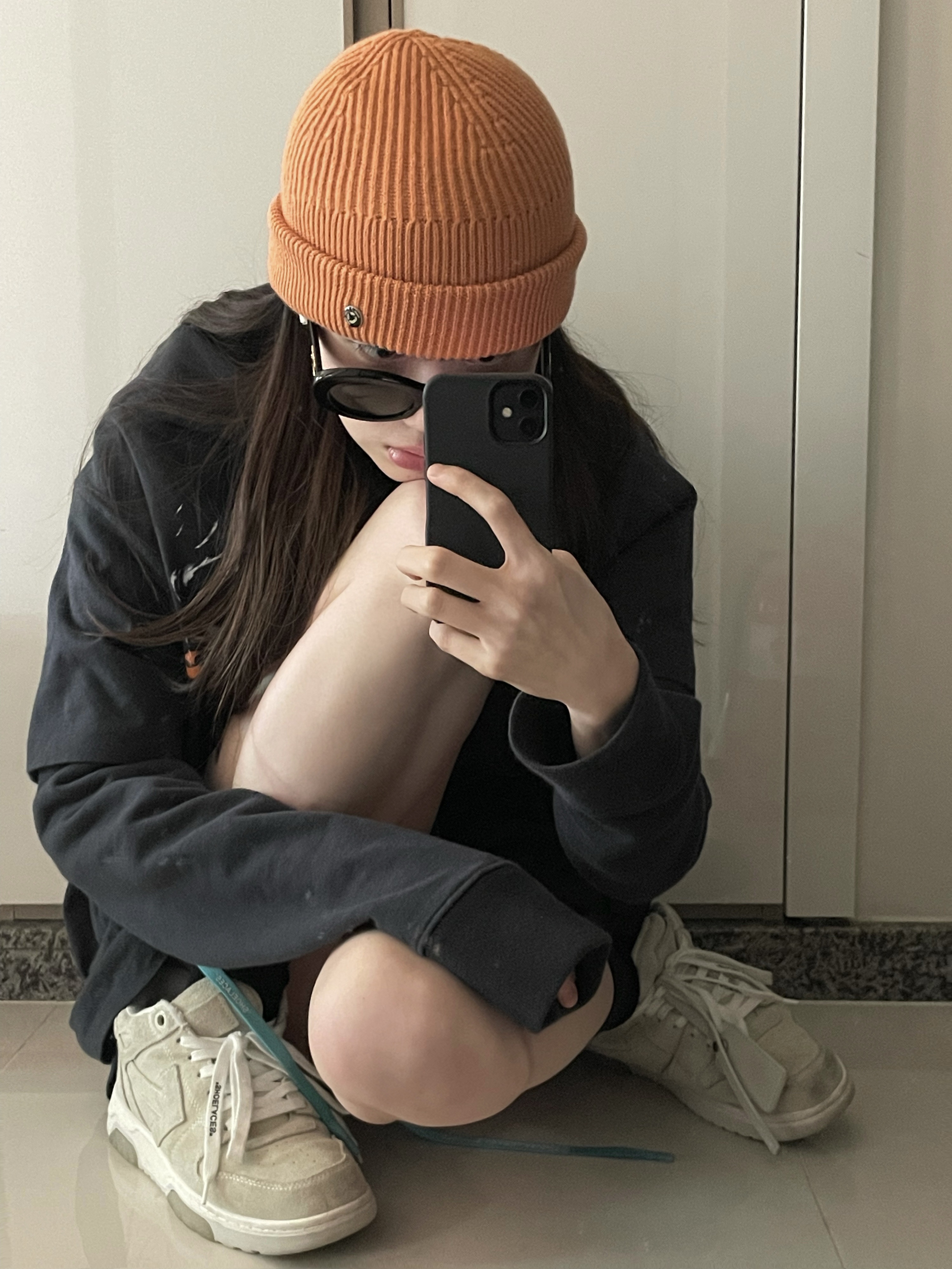 Off-White Out of Office OOO Sneakers White - 22SS, (W) Celine Triomphe 01 Sunglasses in Acetate Black 착용 스타일 - 2