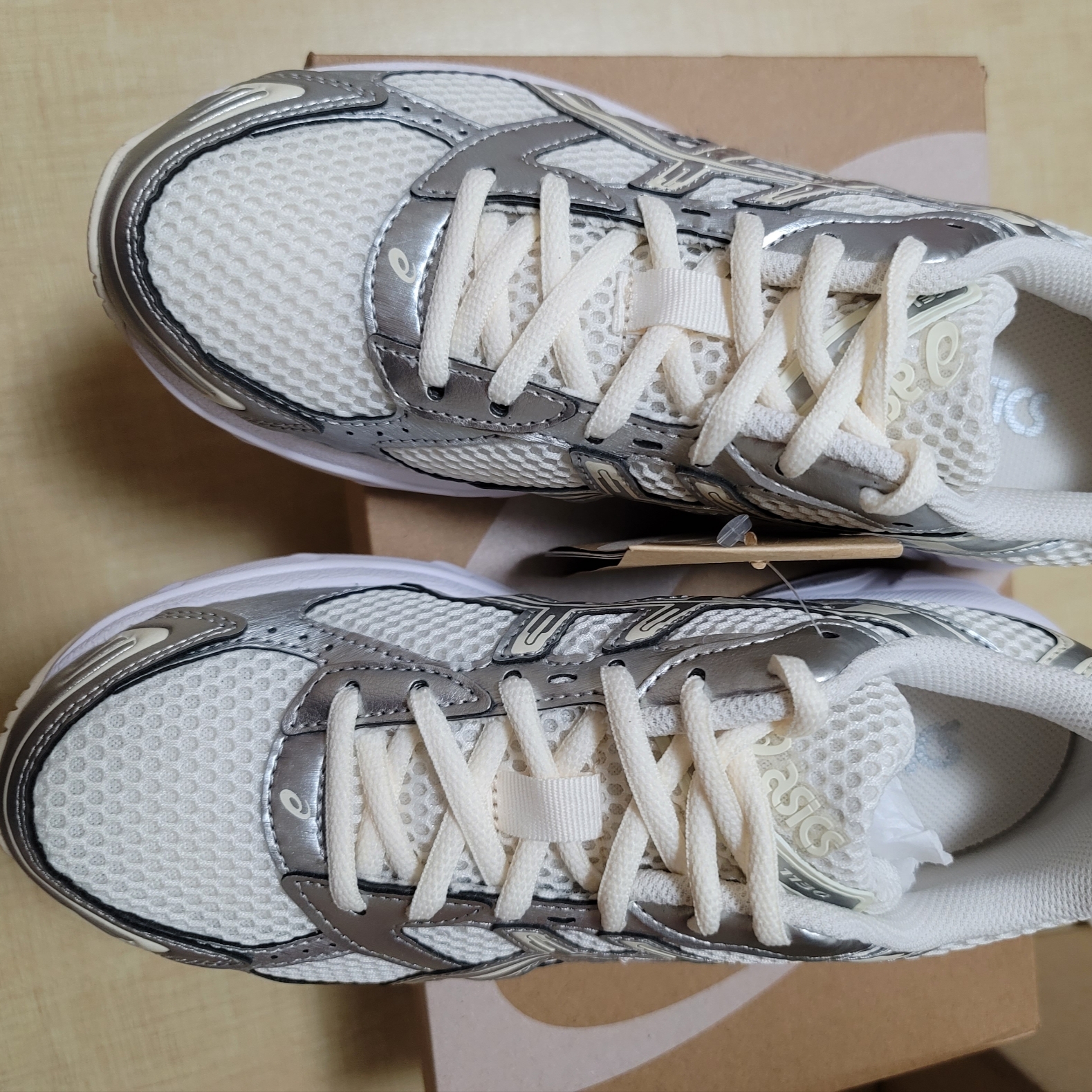(W) Asics Gel-1130 Cream Pure Silver 착용 스타일 - 1