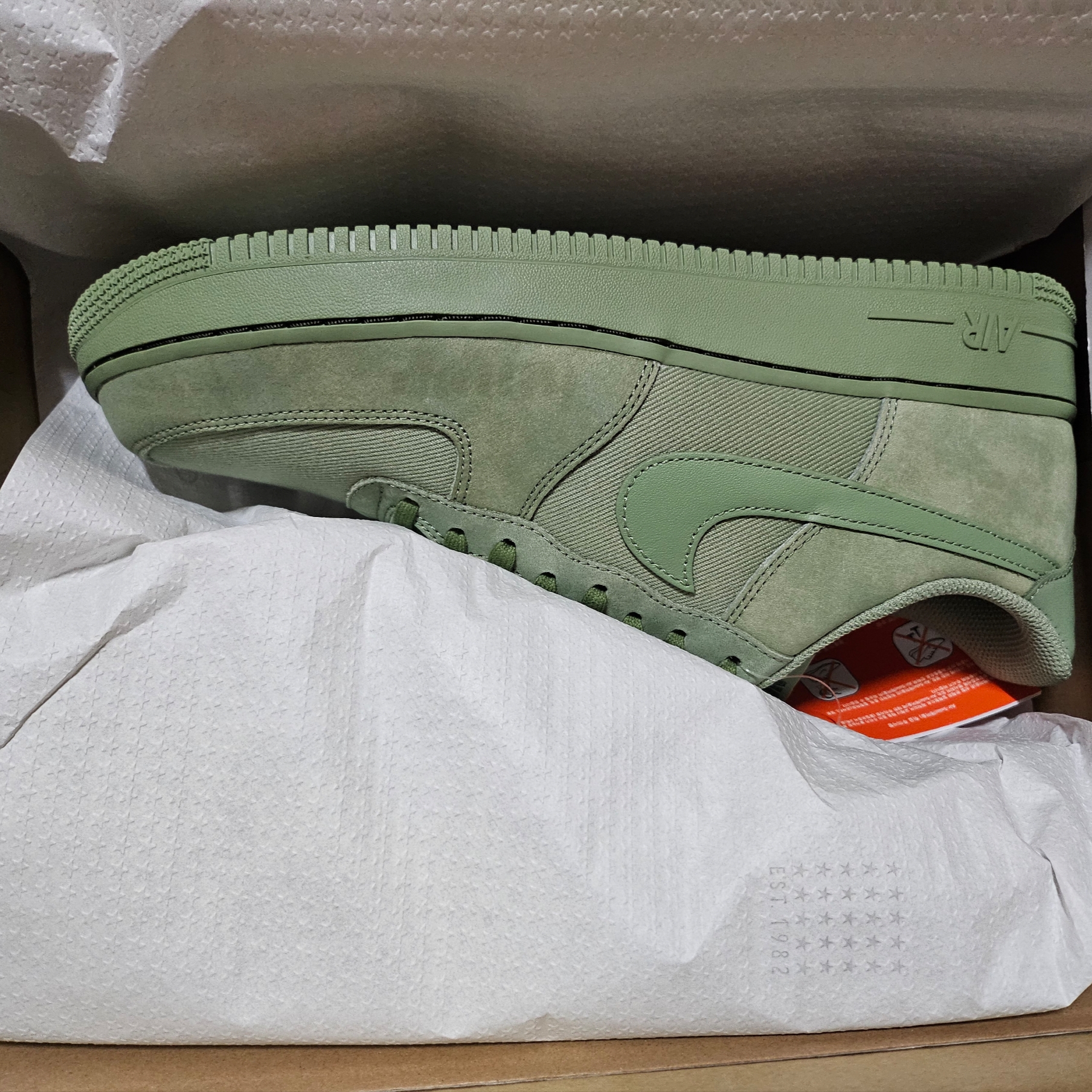 Nike Air Force 1 '07 LX Oil Green 착용 스타일