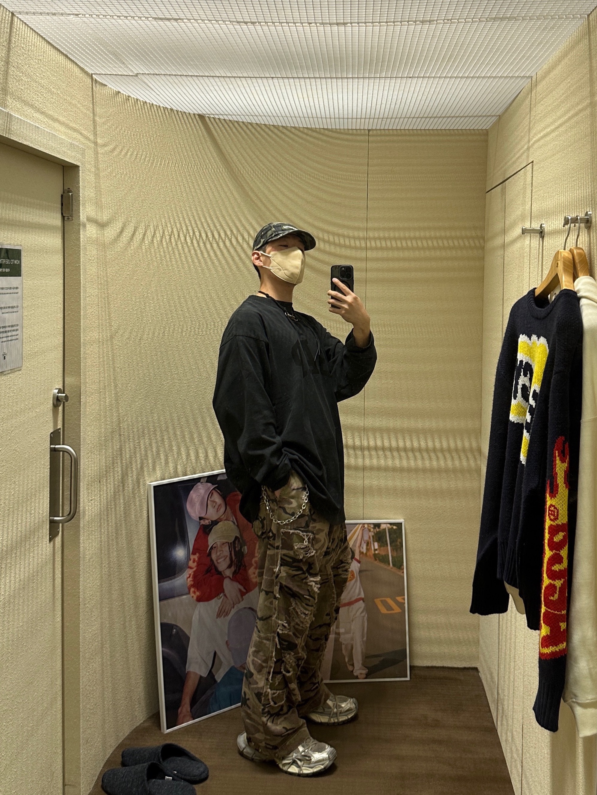 Supreme Military Camp Cap Olive Camo - 23SS, Yeezy Gap Engineered By Balenciaga Dove Long Sleeve T-Shirt Washed Black 착용 스타일