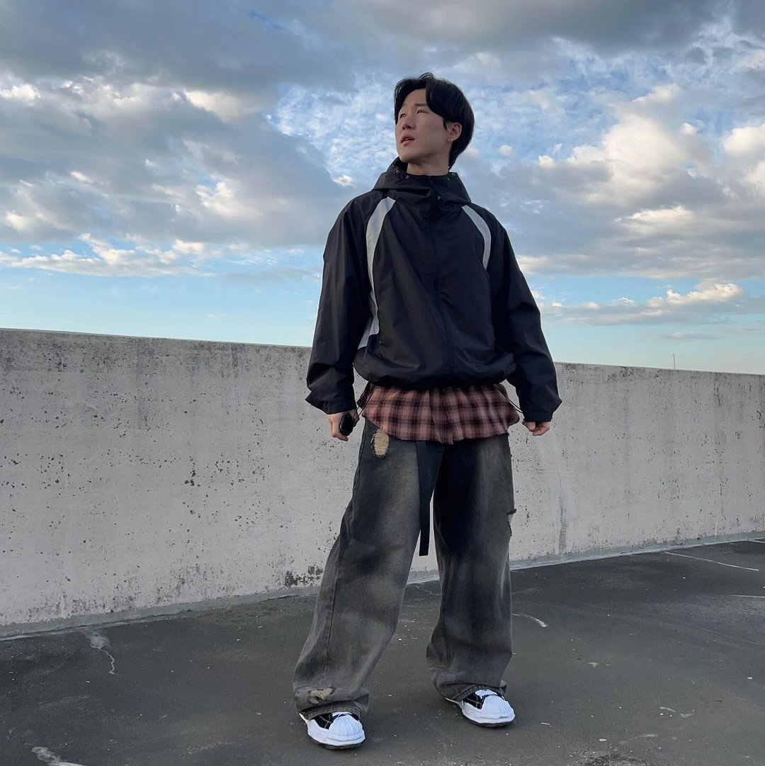 Opening Project Ripstop Hooded Jumper Black, Opening Project Ripstop Hooded Jumper Light Grey 착용 스타일 - 1