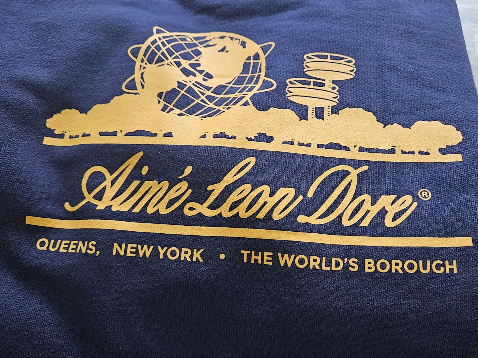 Aime Leon Dore Unisphere Crewneck Sweatshirt Evening Blue 착용 스타일