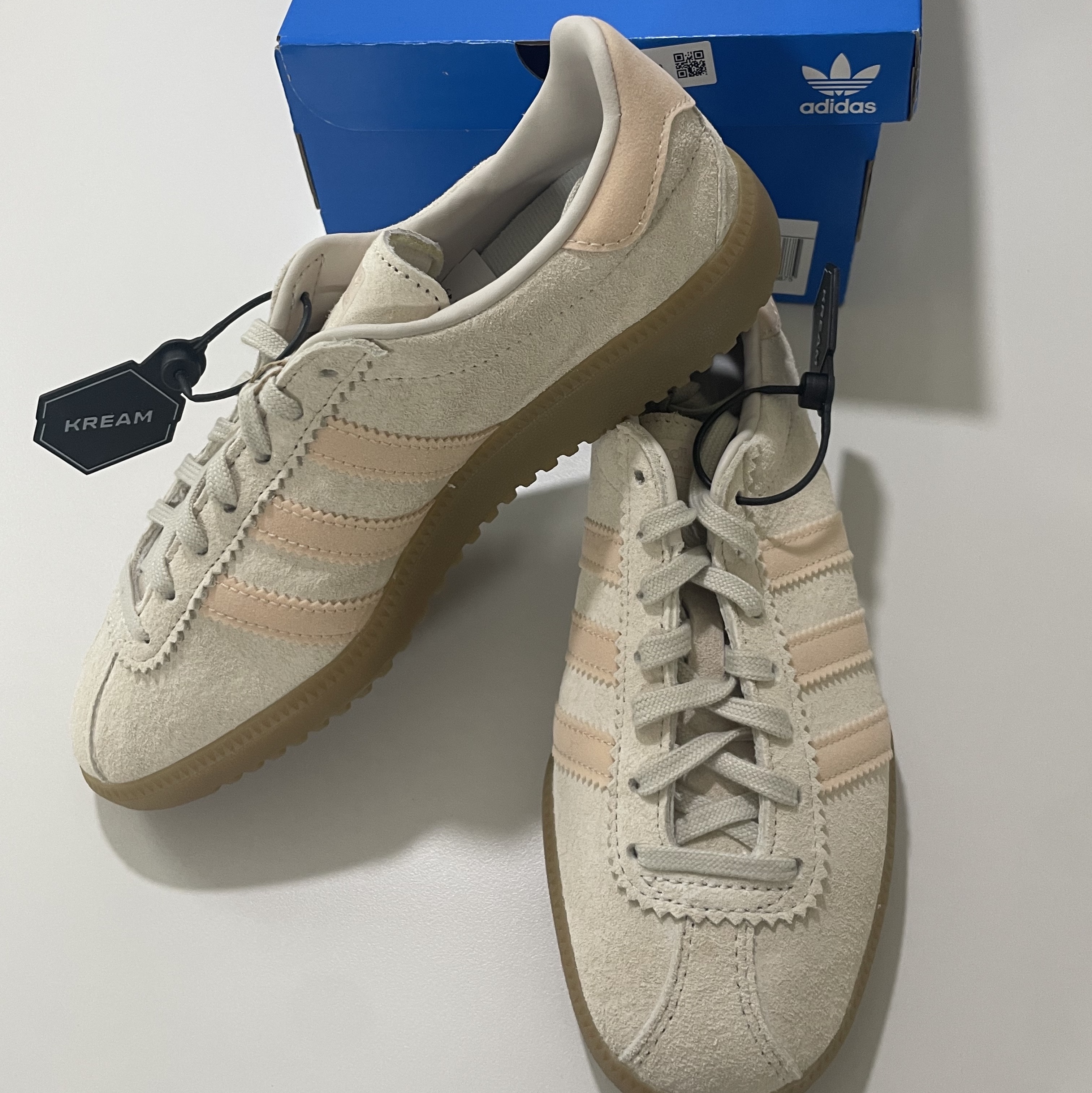 Adidas Bermuda Wonder White 착용 스타일 - 2