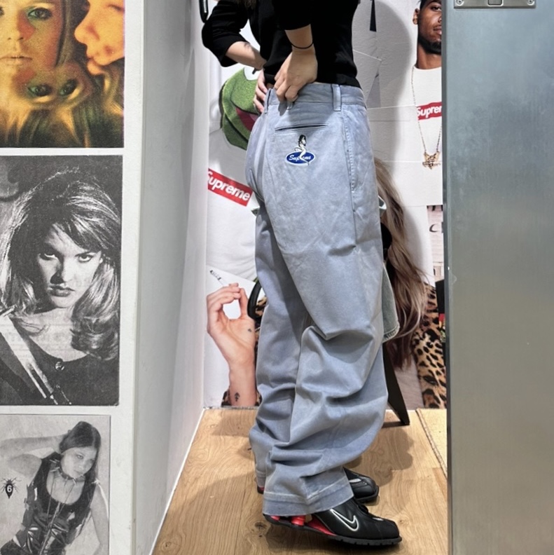 Supreme Chino Pants Washed Navy - 23FW, Nike x Martine Rose Shox MR4 Black 착용 스타일 - 1
