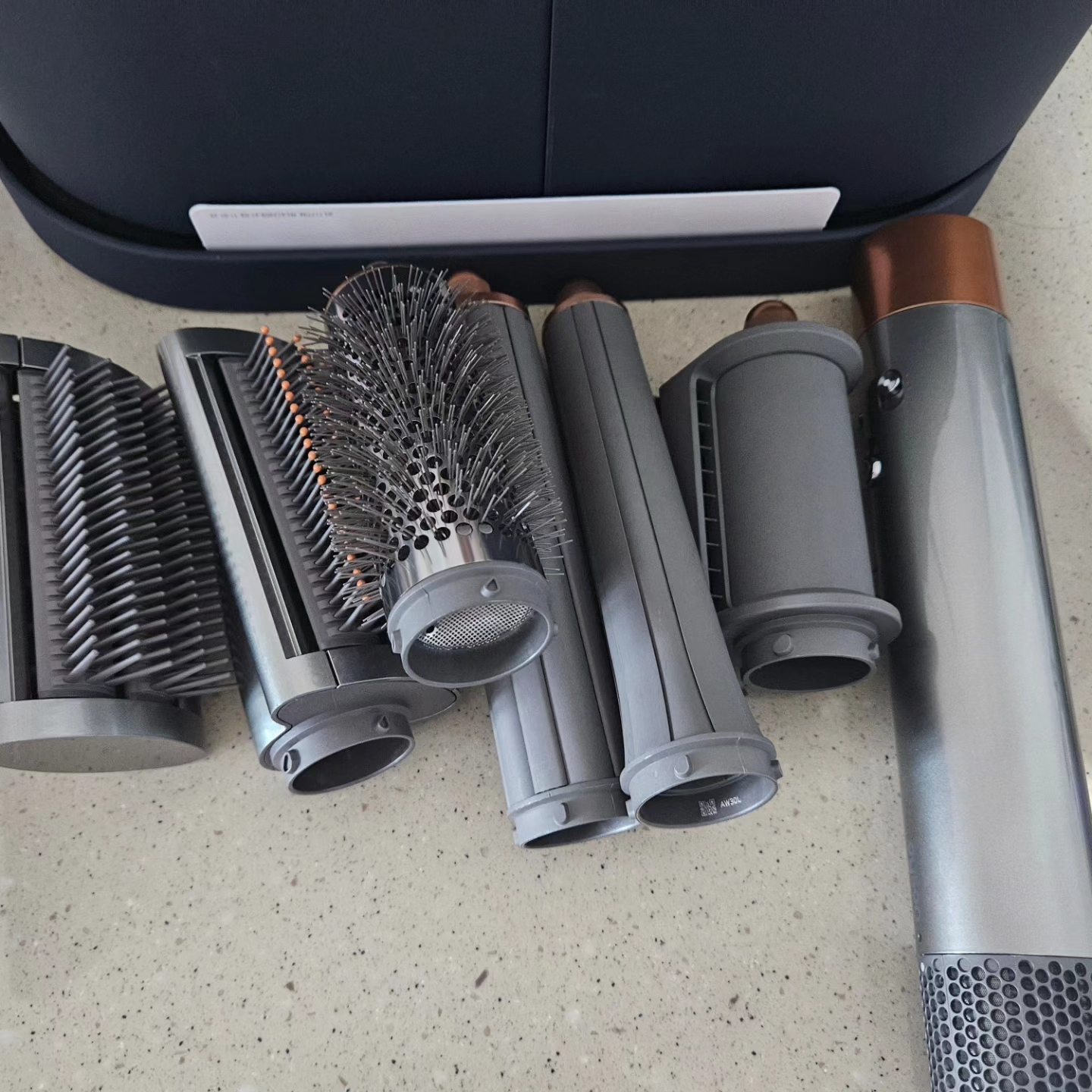 Dyson Airwrap Multi Styler Complete Long Blue Copper (Korean Ver.), Dyson Supersonic Hair Dryer Iron Fuchsia (Korean Ver.) 착용 스타일 - 1