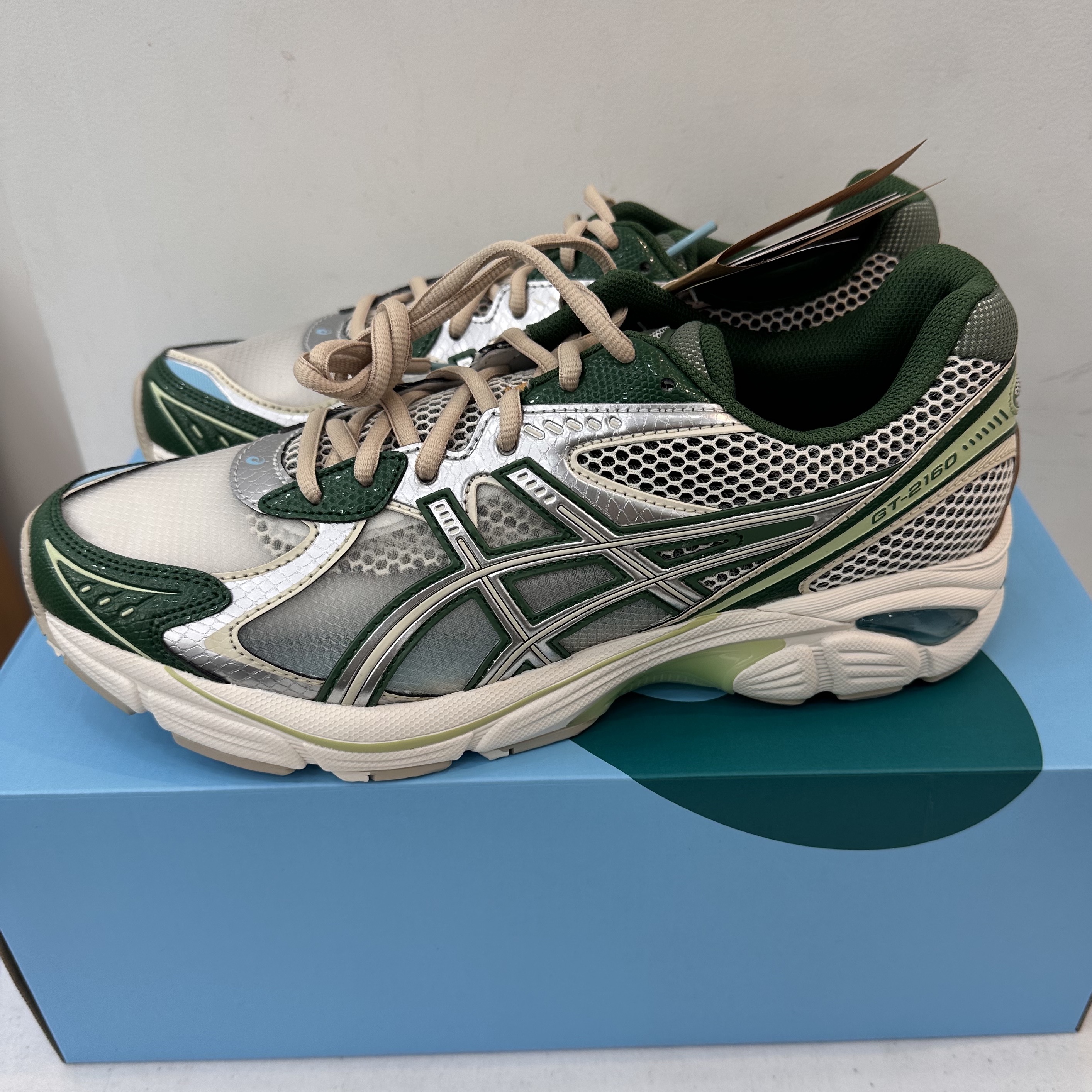 Asics x Above The Clouds GT-2160 Cream Shamrock Green 착용 스타일