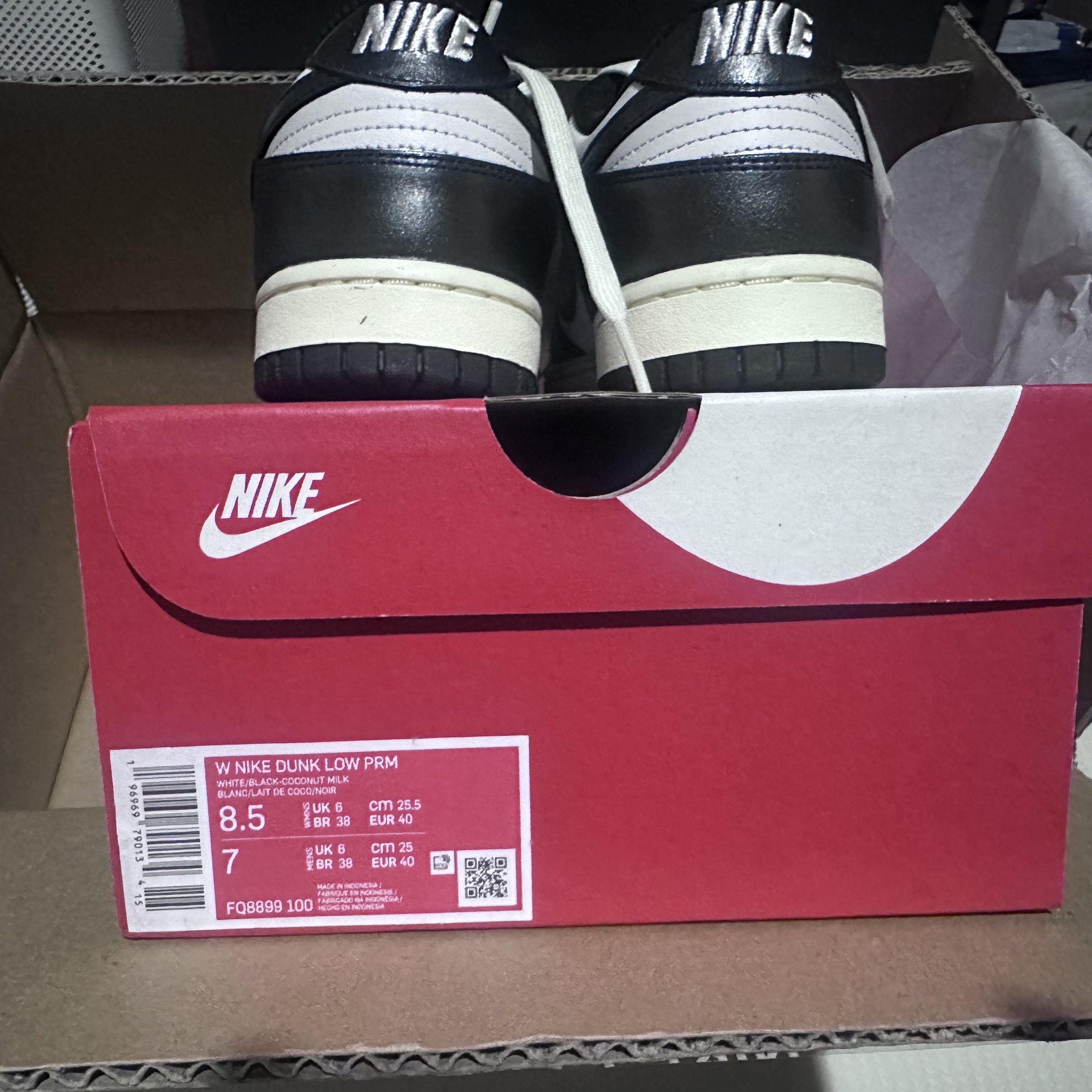 (W) Nike Dunk Low Vintage Black and White 착용 스타일 - 3