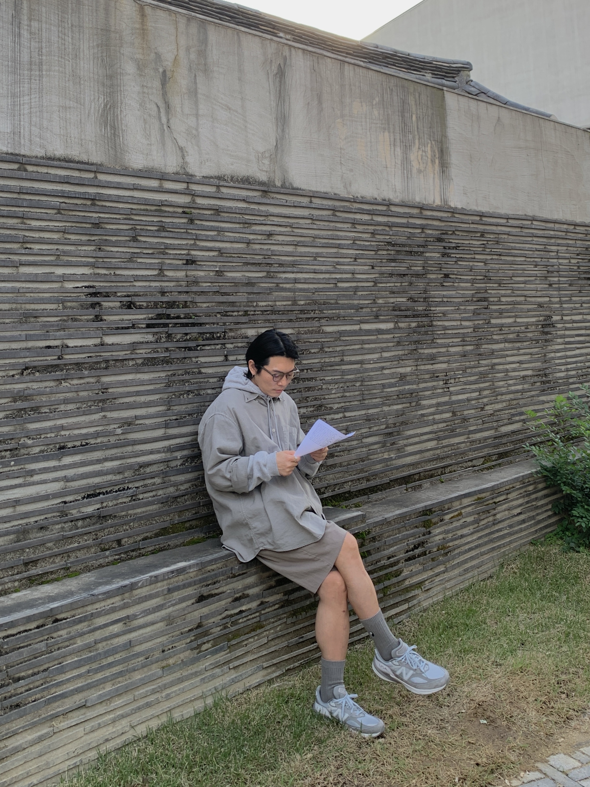 Our Legacy Work Shop Shirt Nero, New Balance x WTAPS 990v6 Made in USA Moon Mist Mirage Gray 착용 스타일 - 1
