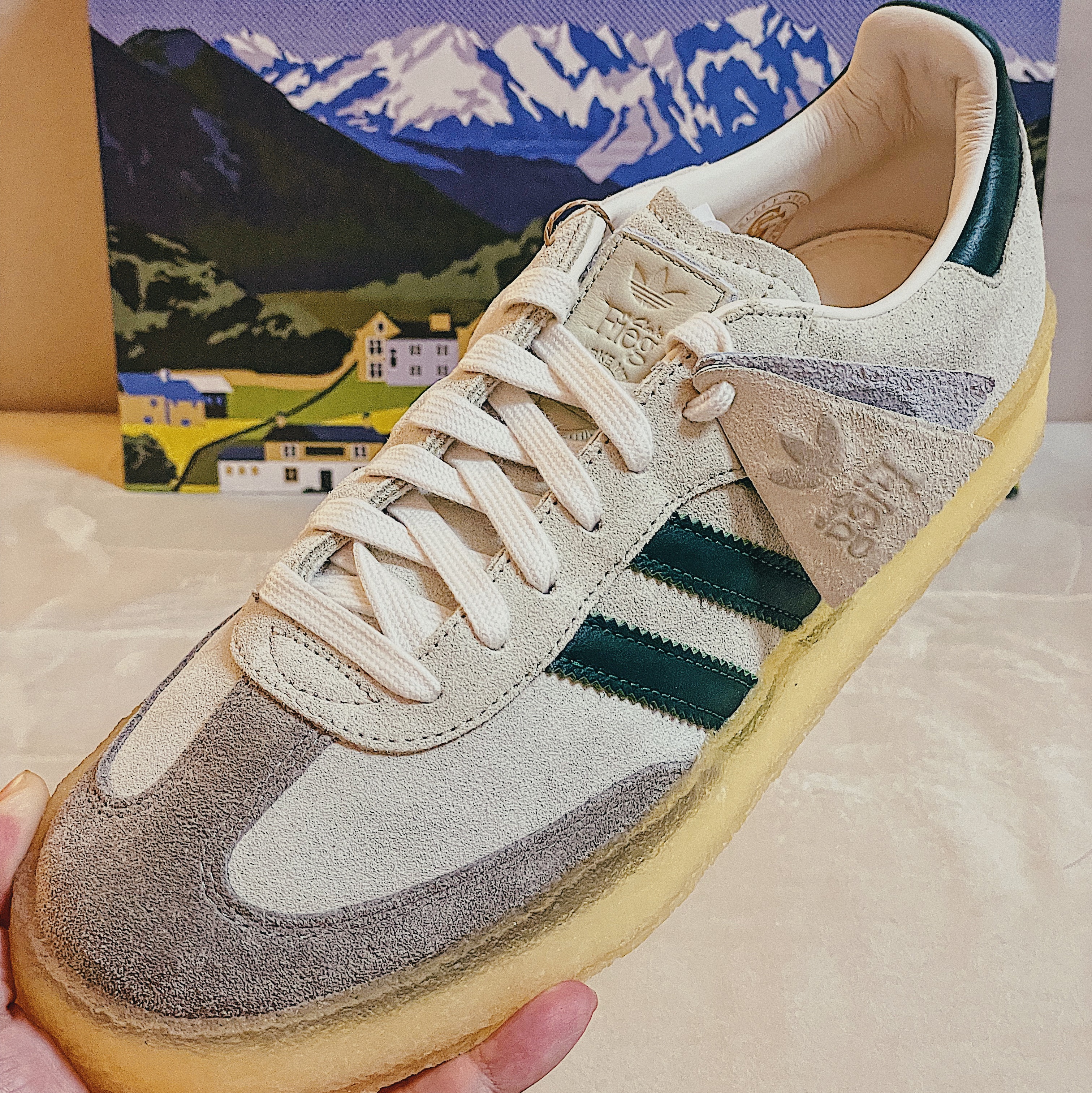 Adidas x Clarks x Ronnie Fieg 8th Street Samba Chalk White Green 착용 스타일 - 1