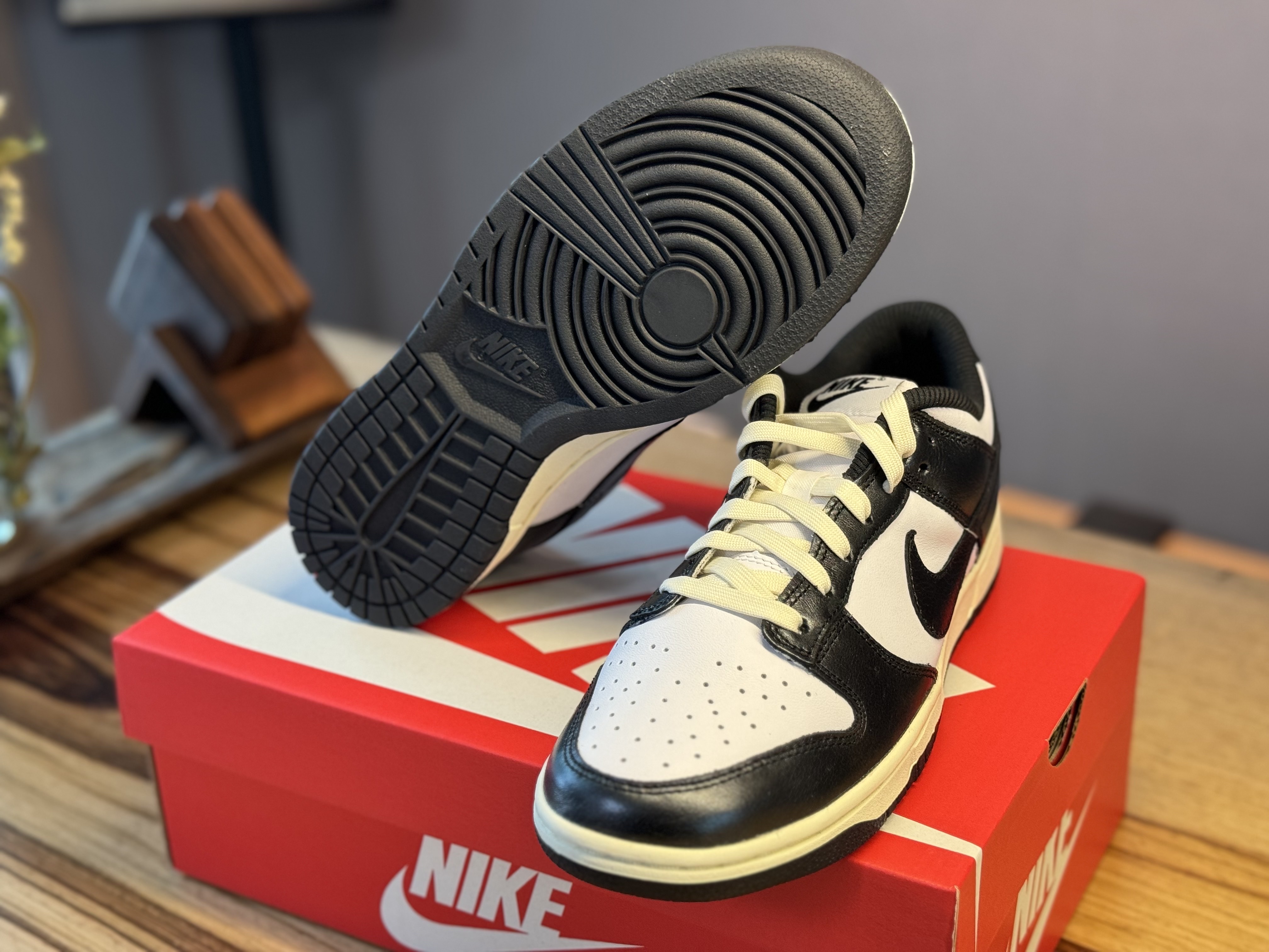 (W) Nike Dunk Low Vintage Black and White 착용 스타일 - 3